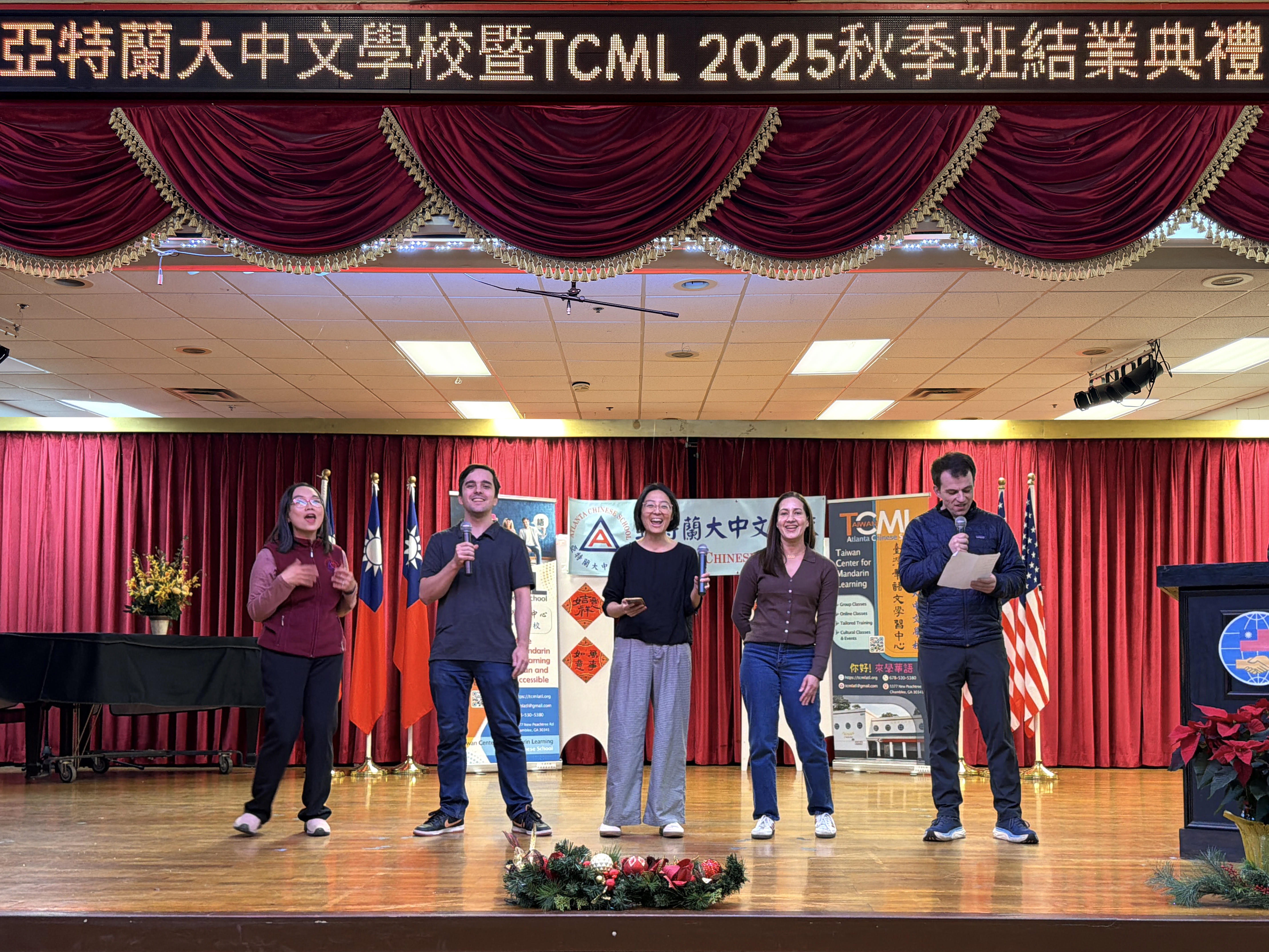 TCML404班表演《高山青》