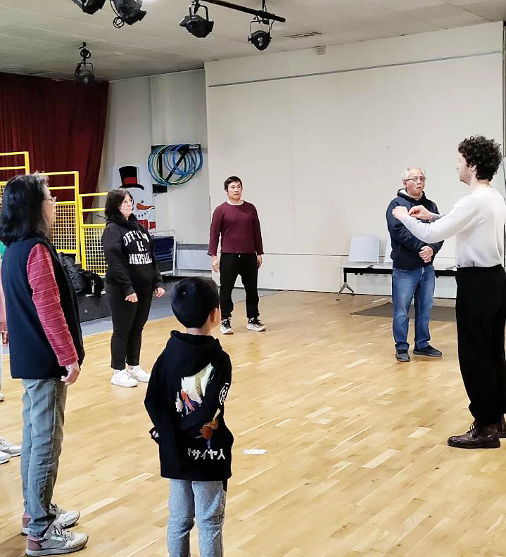 比賽前特為學生熱身聘請專業聲樂老師指導教唱技巧