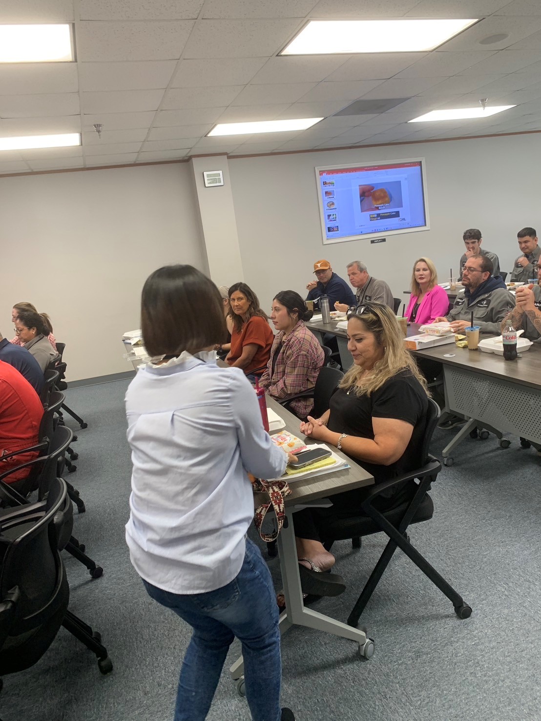 陳君毓及傅怡華老師專題介紹中秋節進行有獎徵答