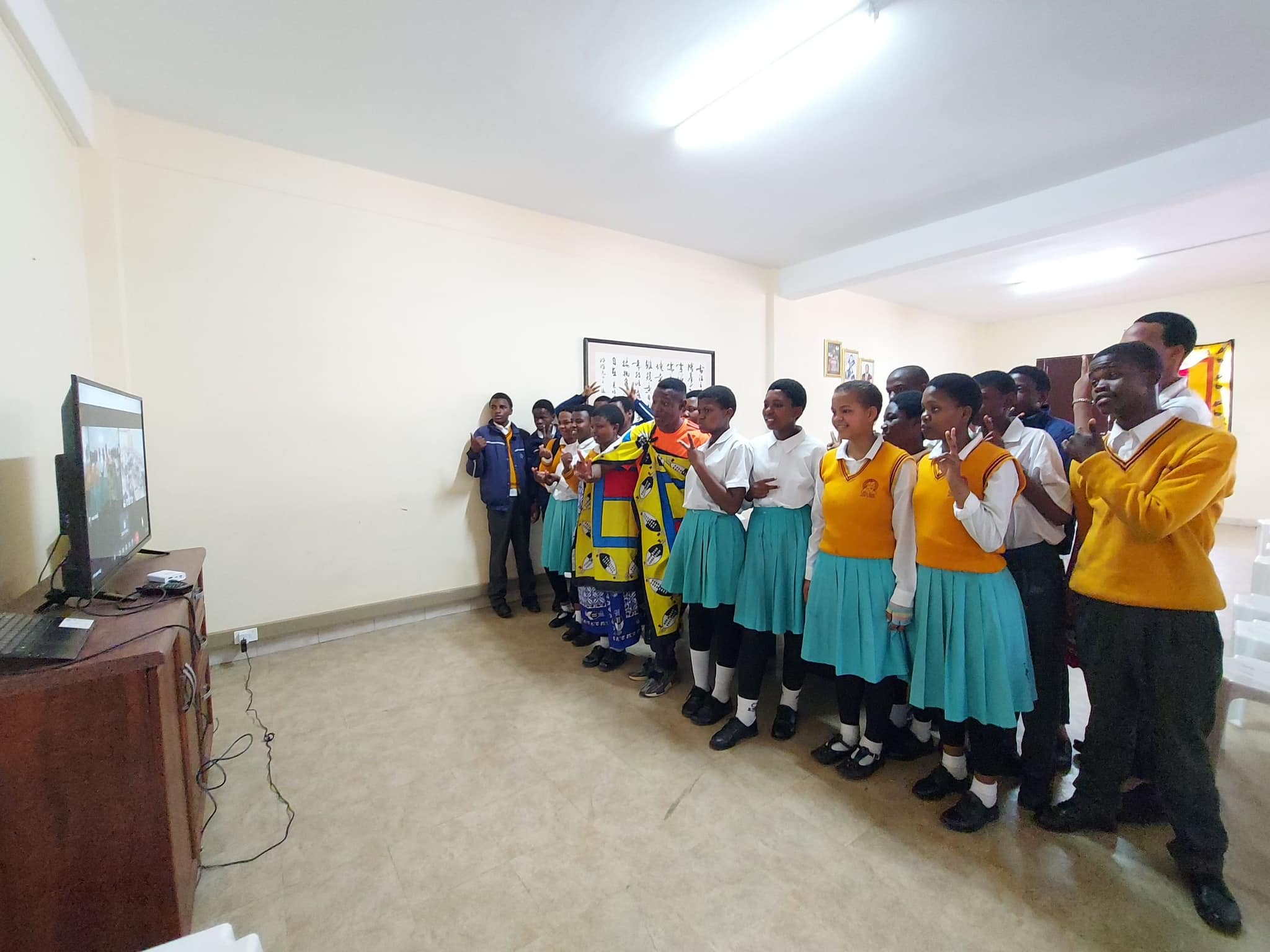 史瓦帝尼圓通高中與台灣慈大附中學生視訊文化交流1