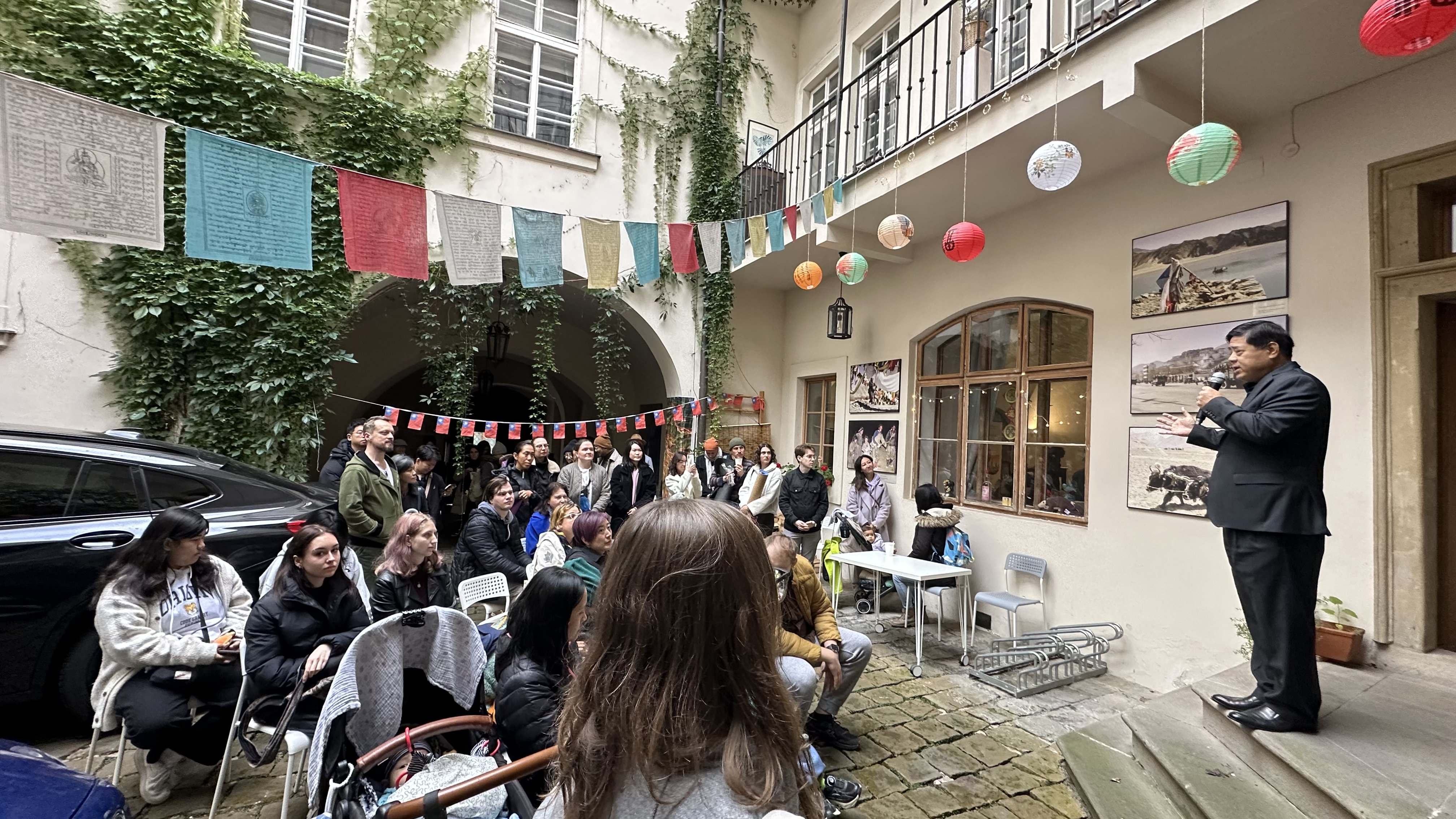 駐捷克臺北經濟文化辦事處陳立國大使開幕