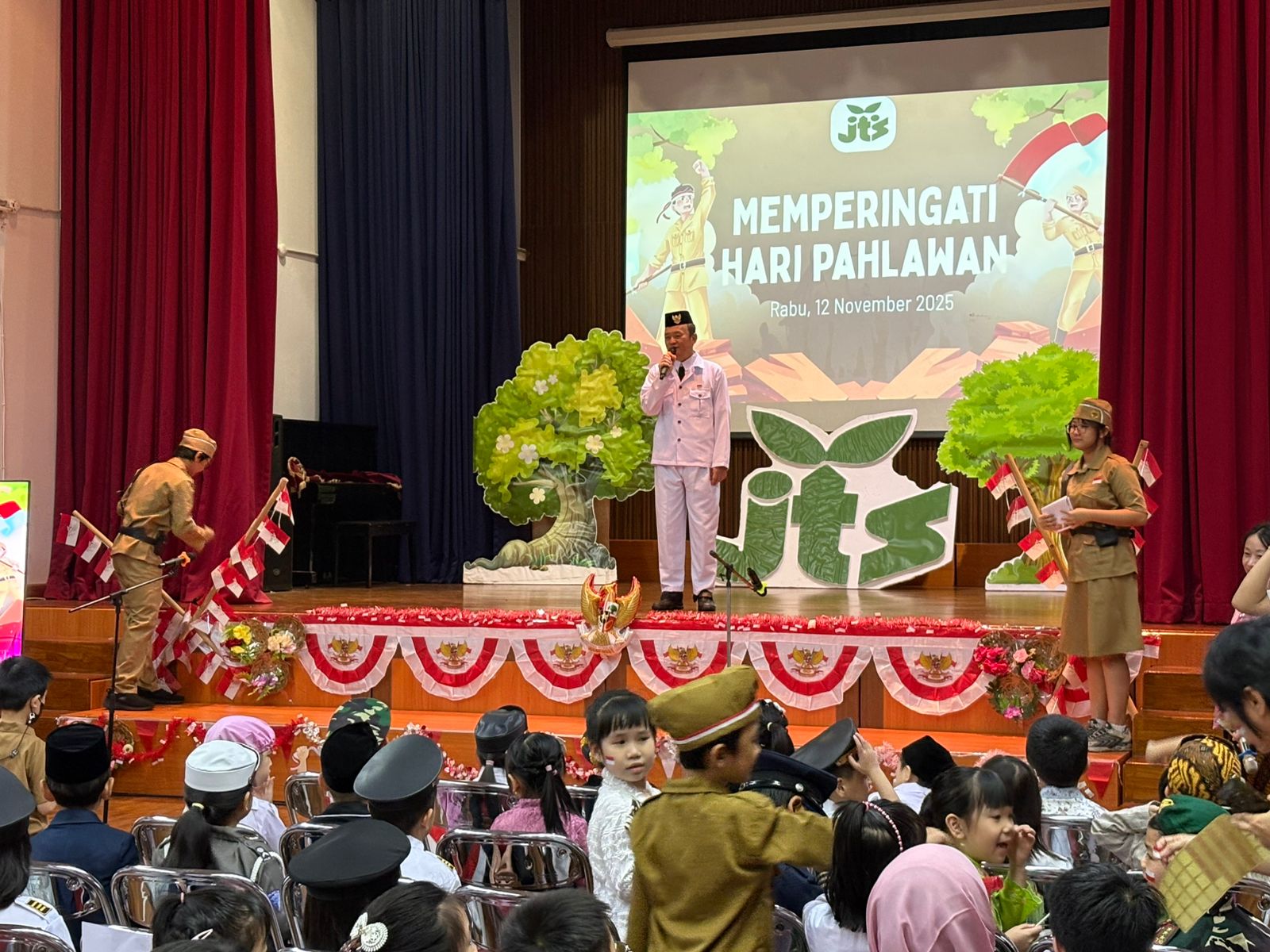 照片十 雅臺張晉福校長勉勵學生學習英雄奮鬥精神