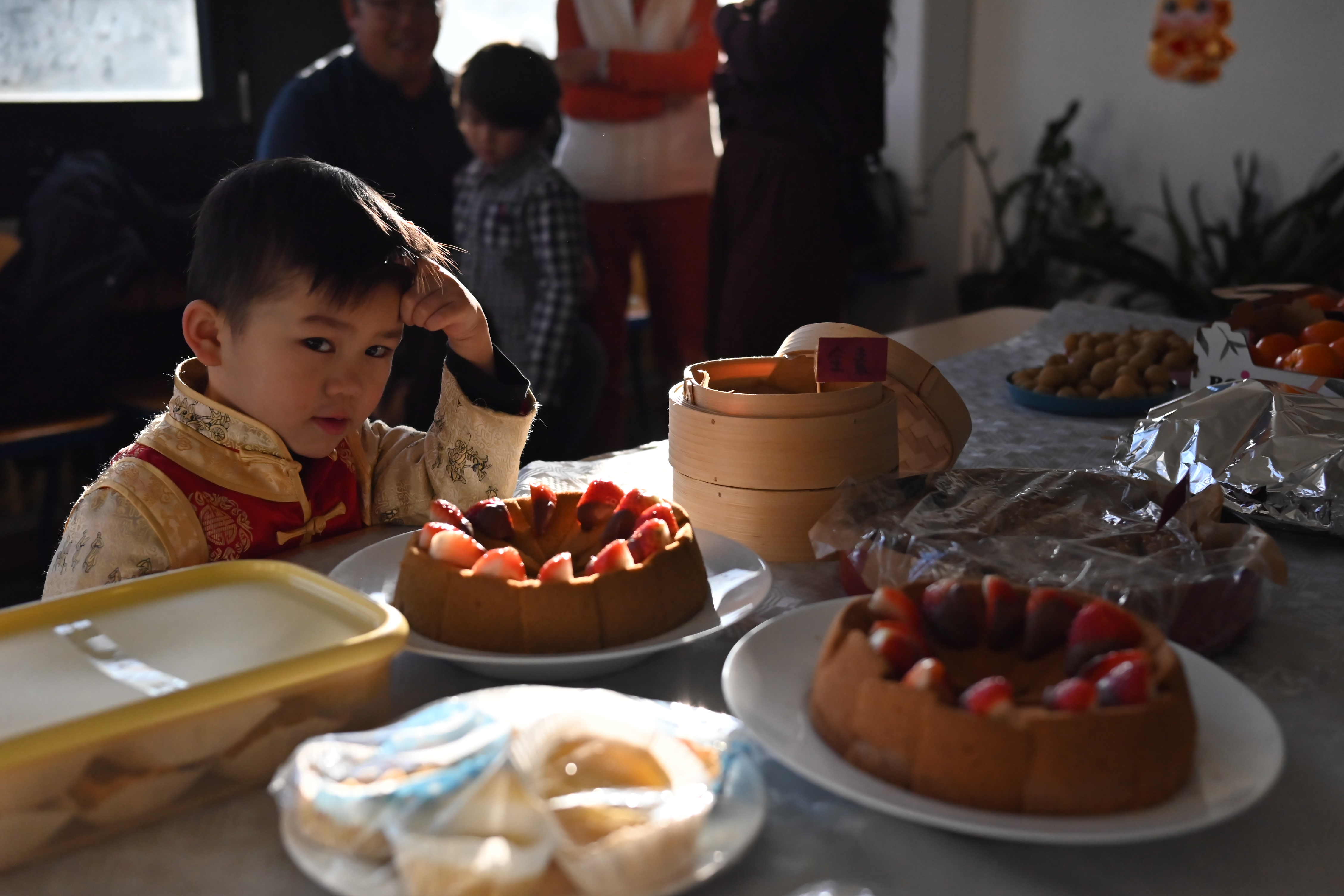 少兒的煩惱：「這麽多好吃的，我要從哪一道開始吃起呢？