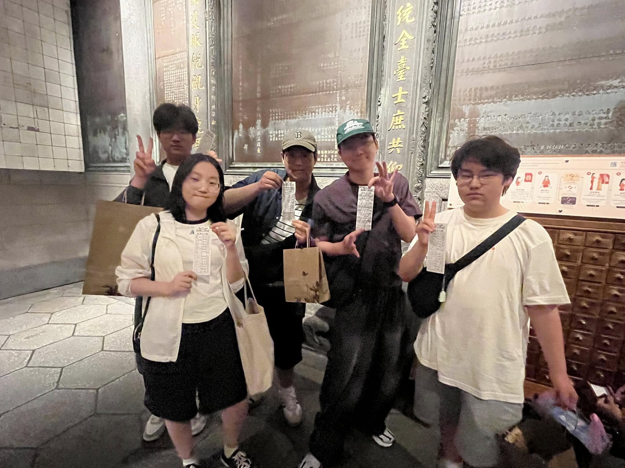 龍山寺求籤體驗