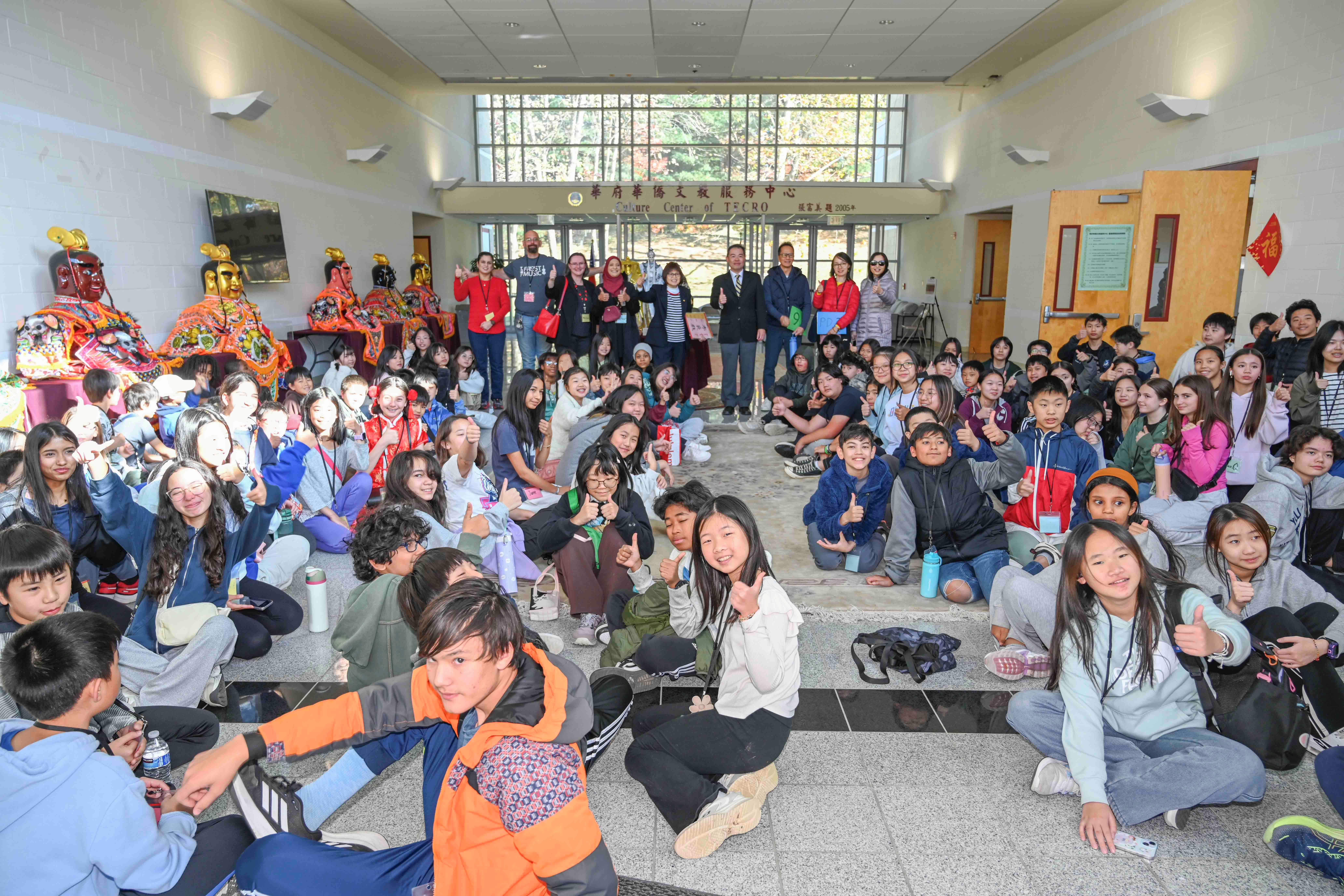 圖表1  Robert Frost Middle School臺灣文化導覽團體照