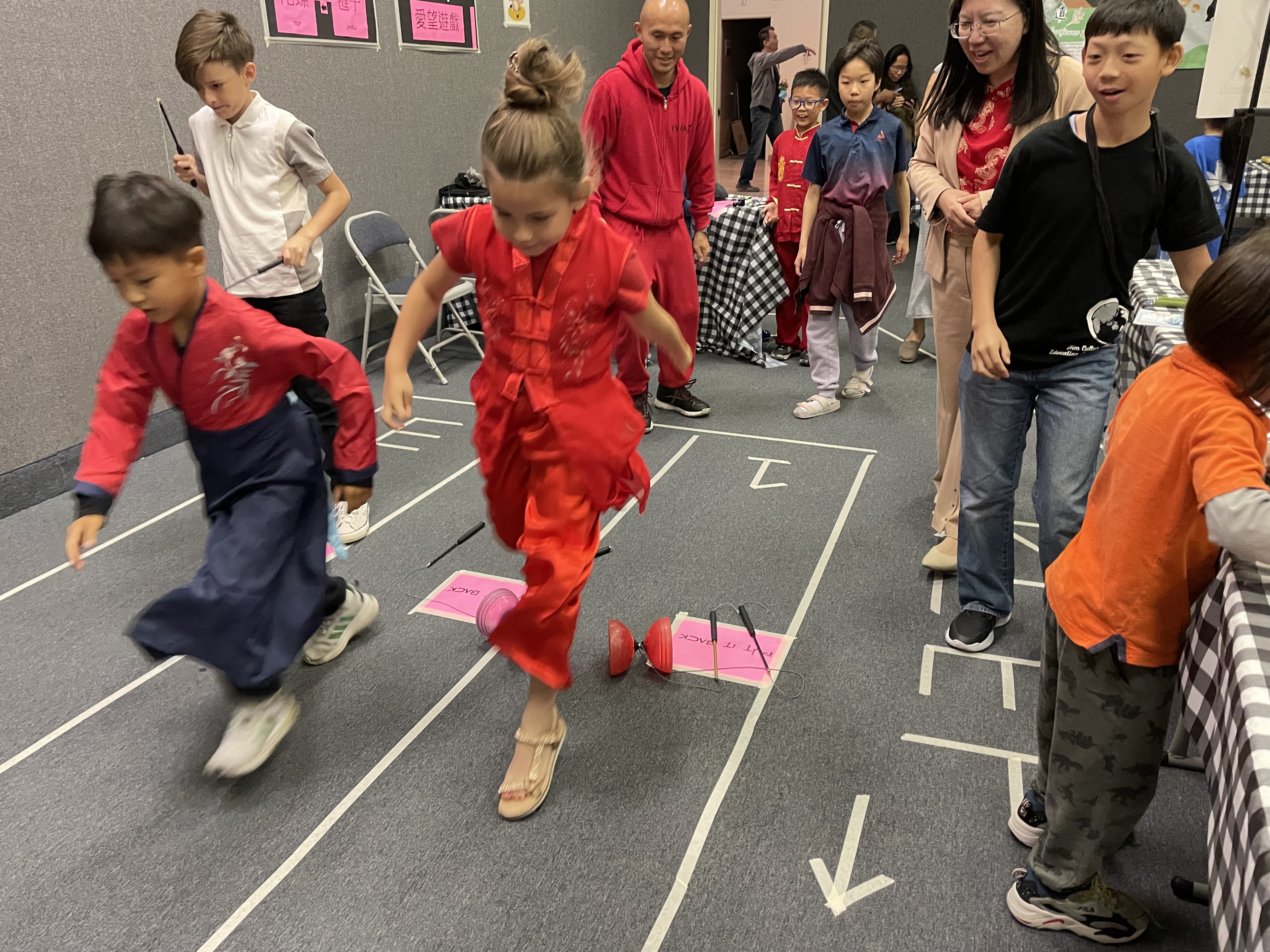 主流小學學生也來體驗整體漢字相關遊戲