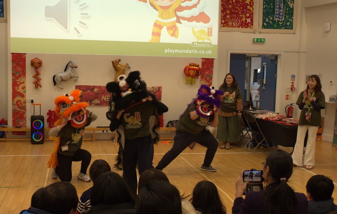 舞獅表演震撼全場