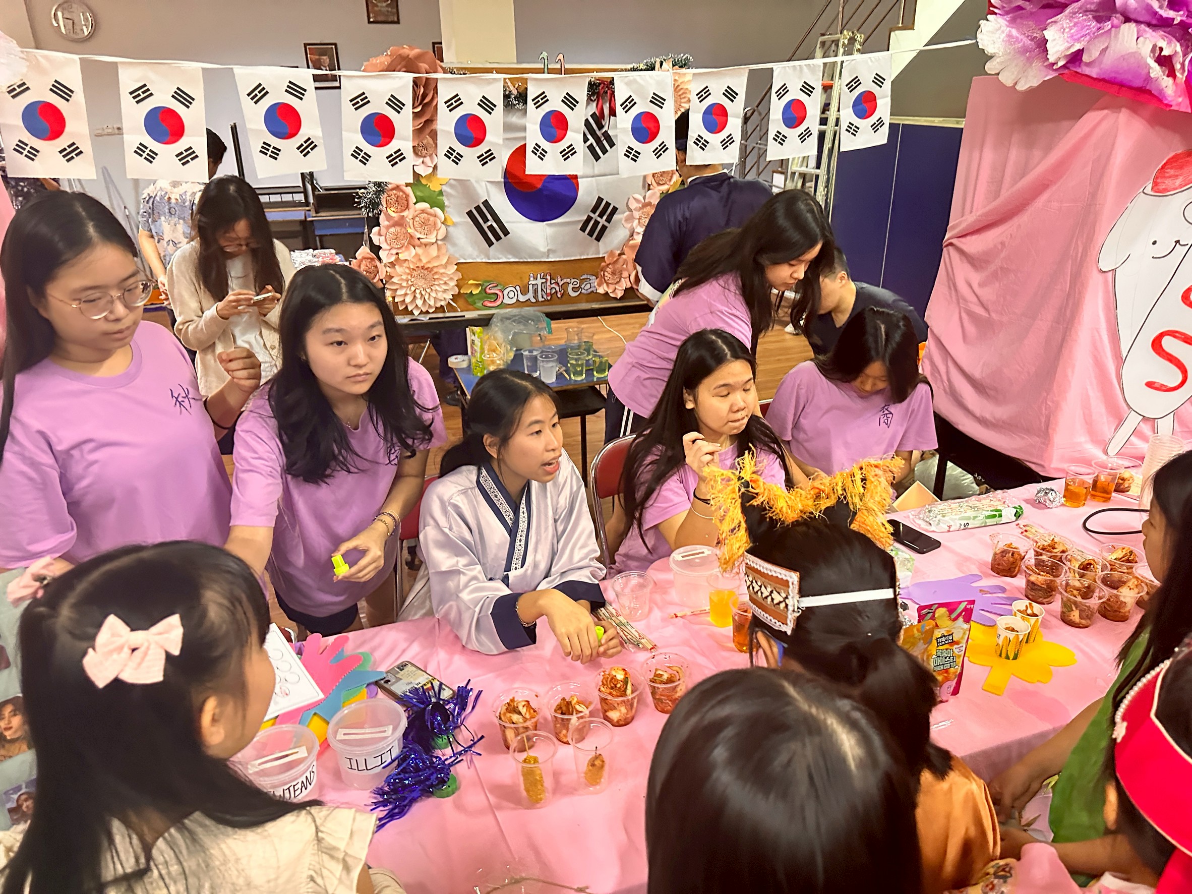 韓國攤位展示韓星及泡菜文化