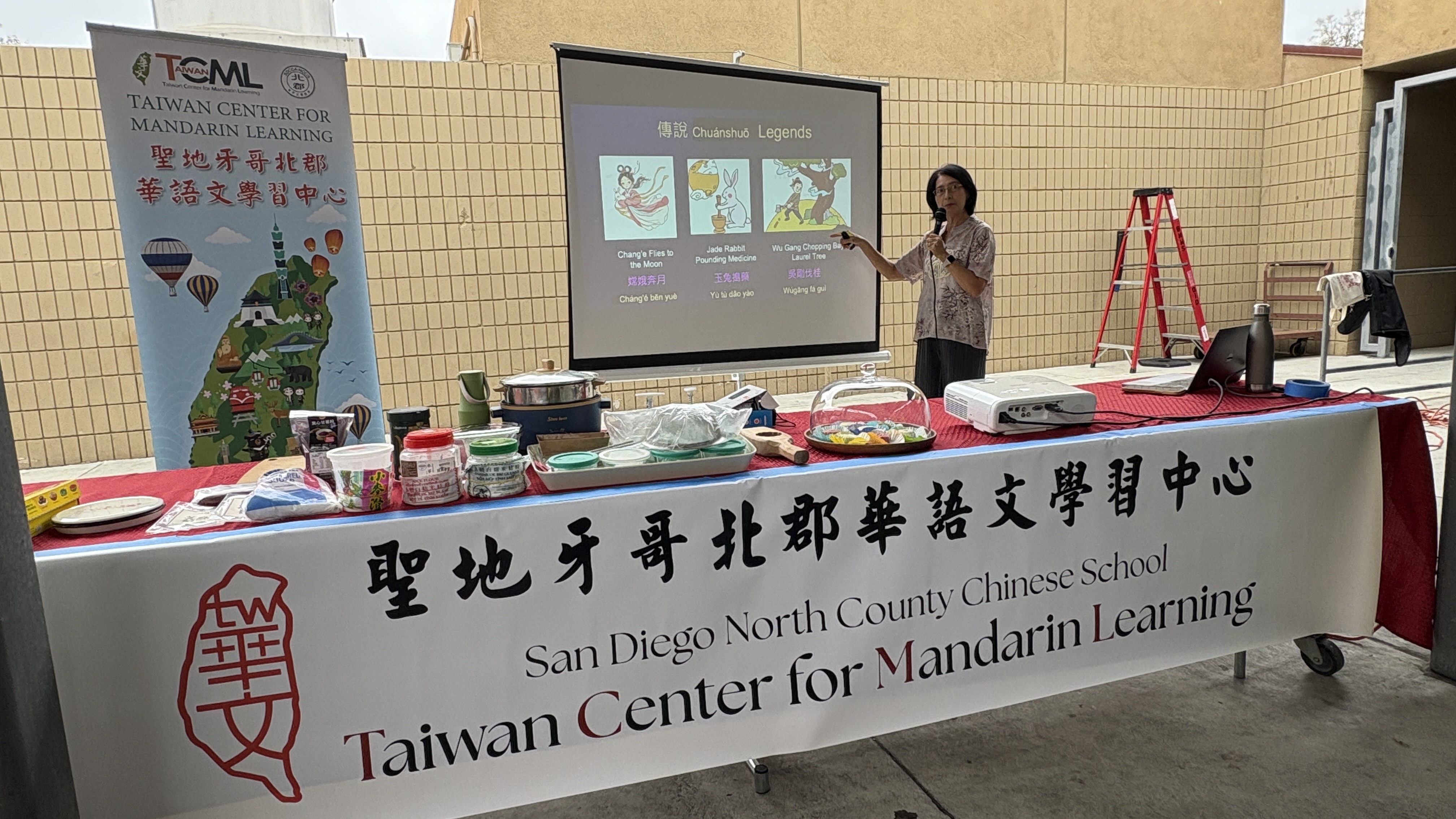 邱秀莉文化講師說明中秋節傳統