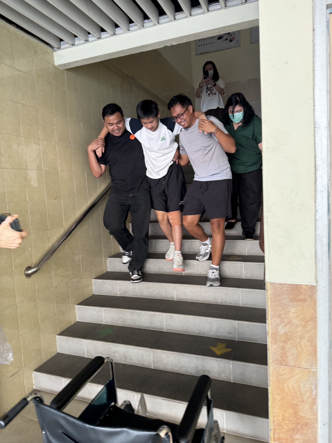 依據環境決定傷患移動器材