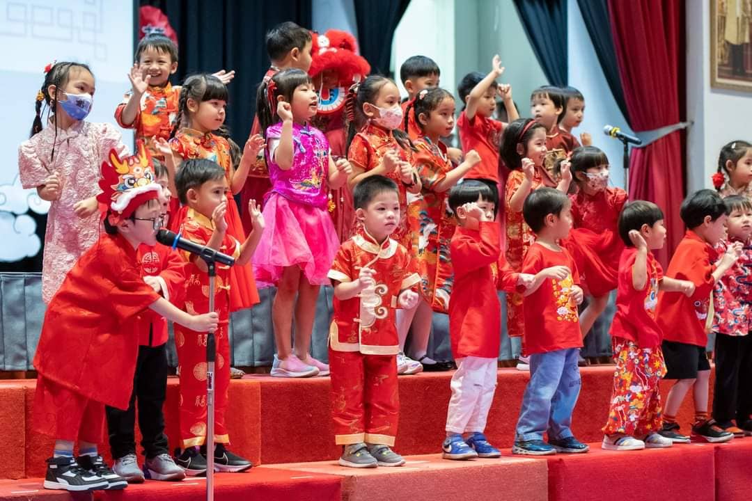 幼兒園學生表演