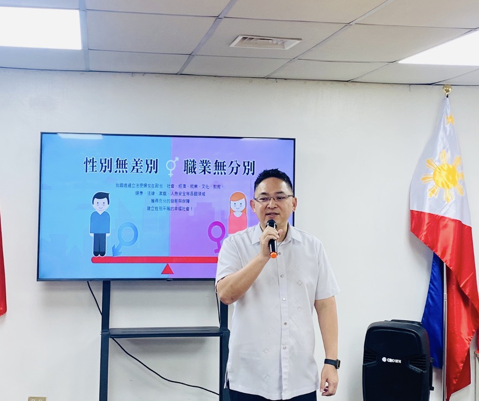 老師學做布袋戲偶