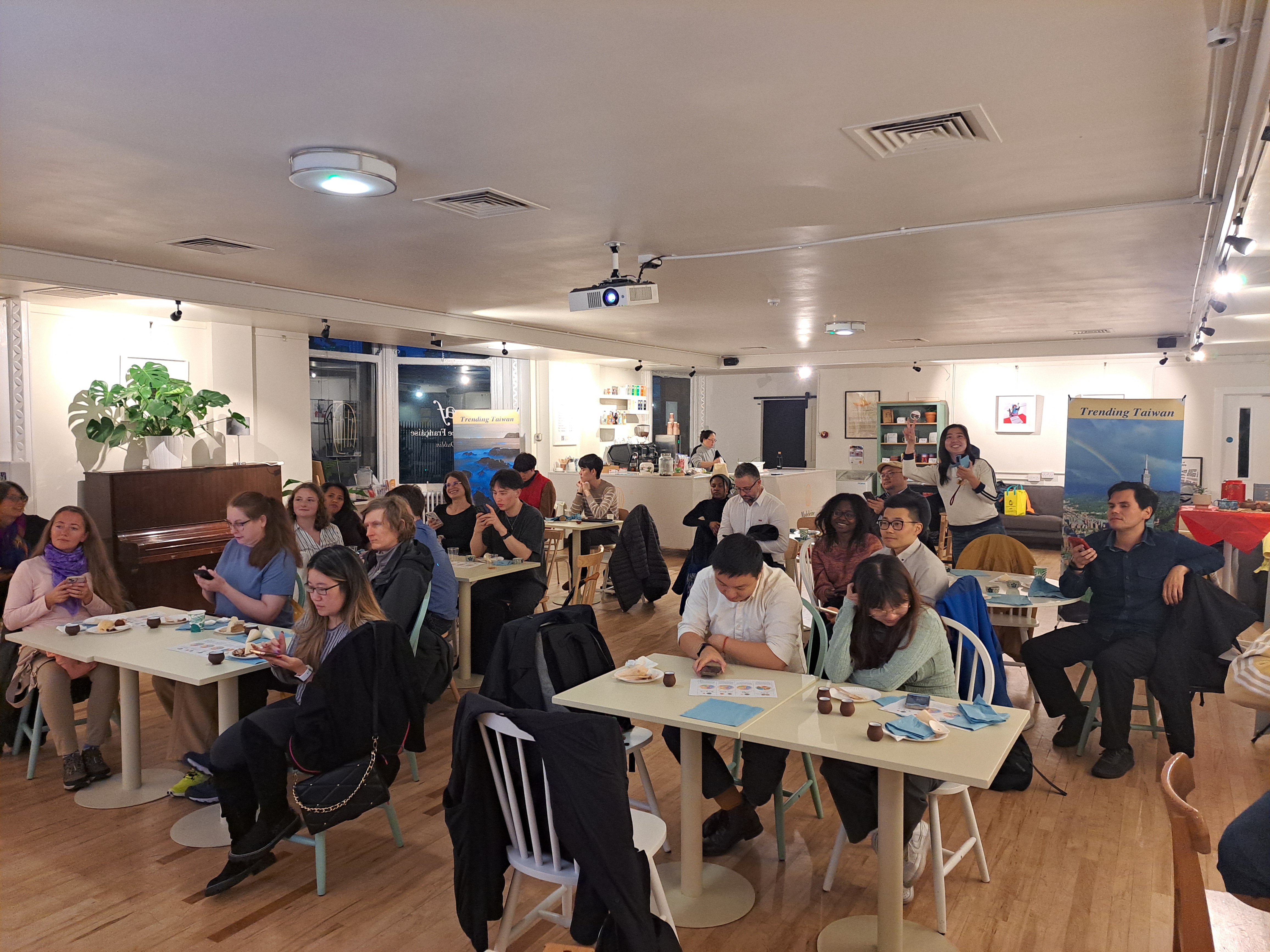 現場來賓參與益智游戲