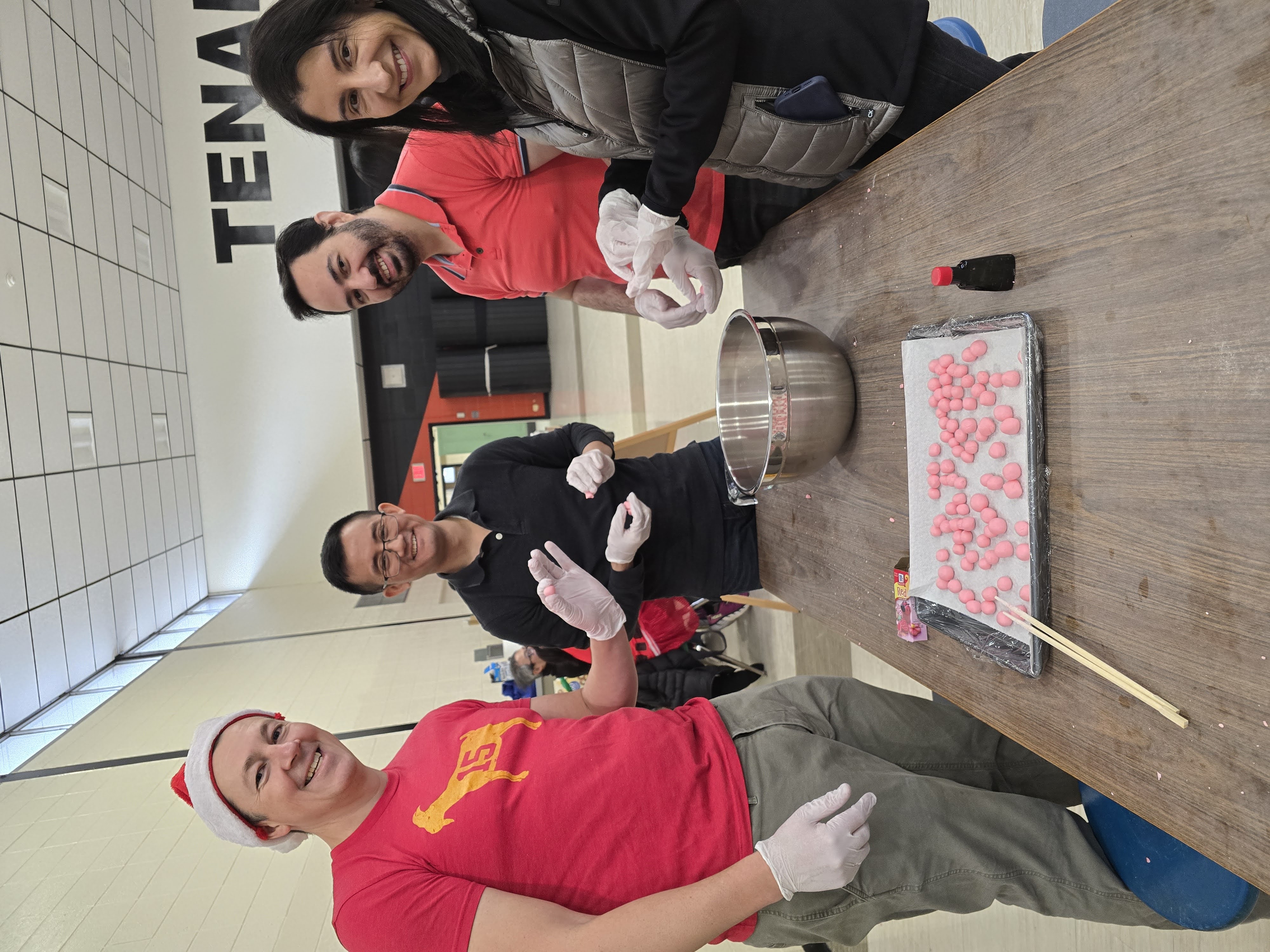 博根TCML學生親手製作紅色湯圓，體驗傳統文化樂趣