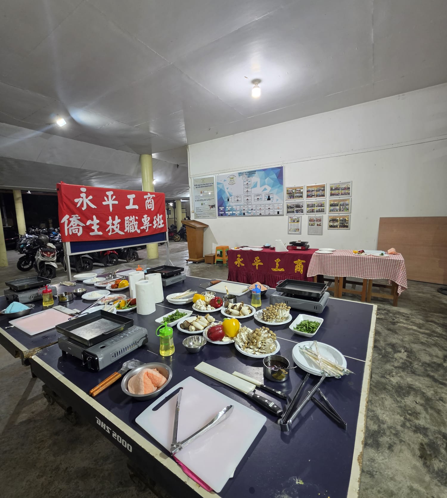 許進興師傅走訪當地傳統市場採購