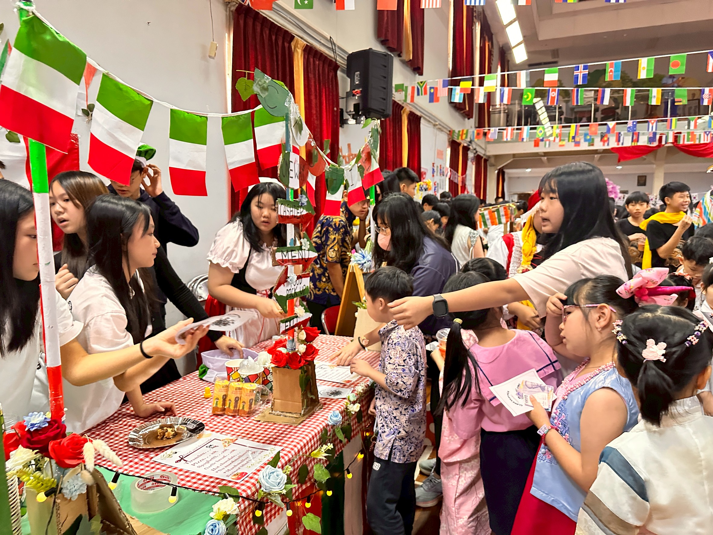 異國市集體驗異國小吃