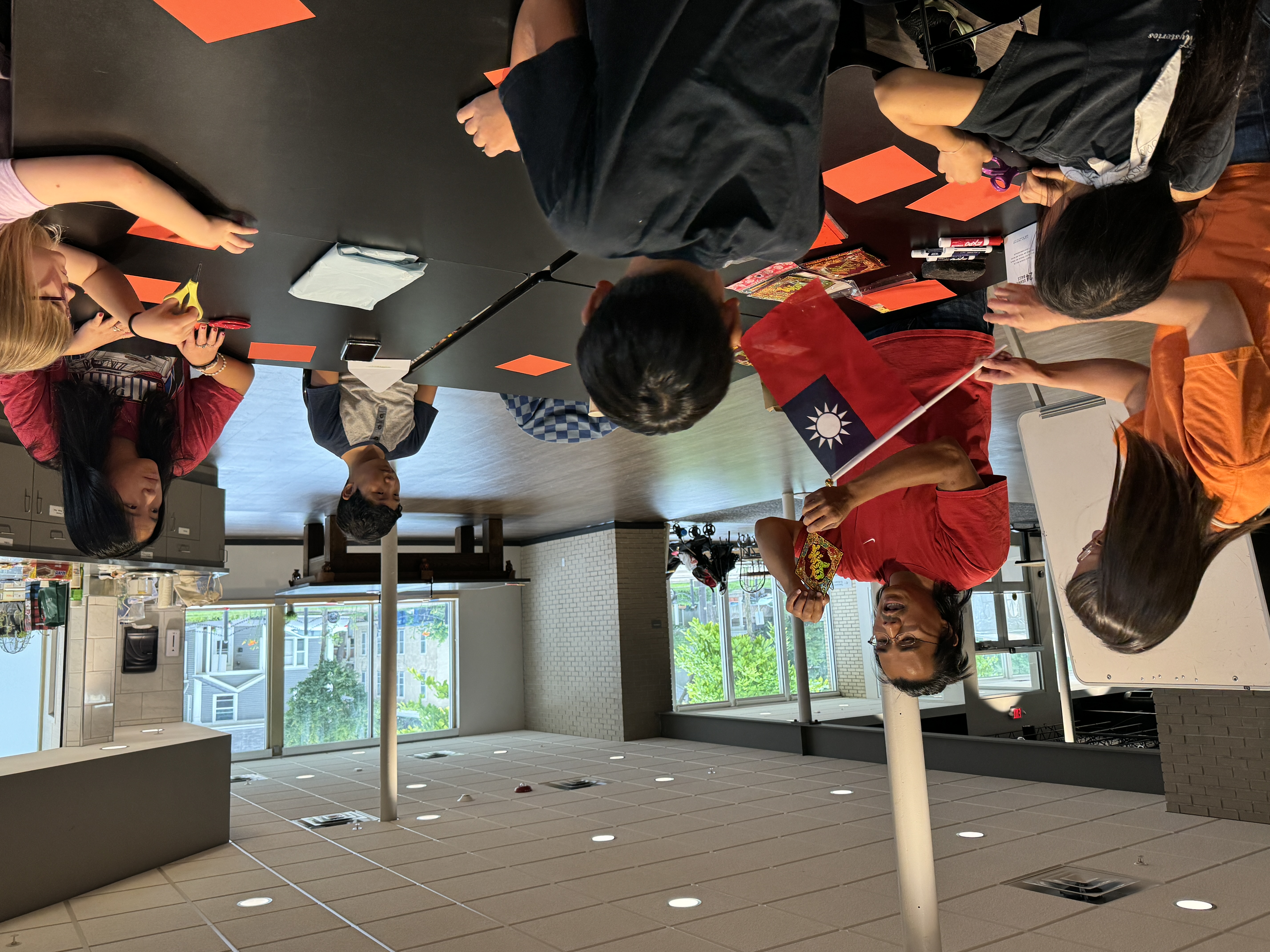 蔡約秩老師指導剪紙