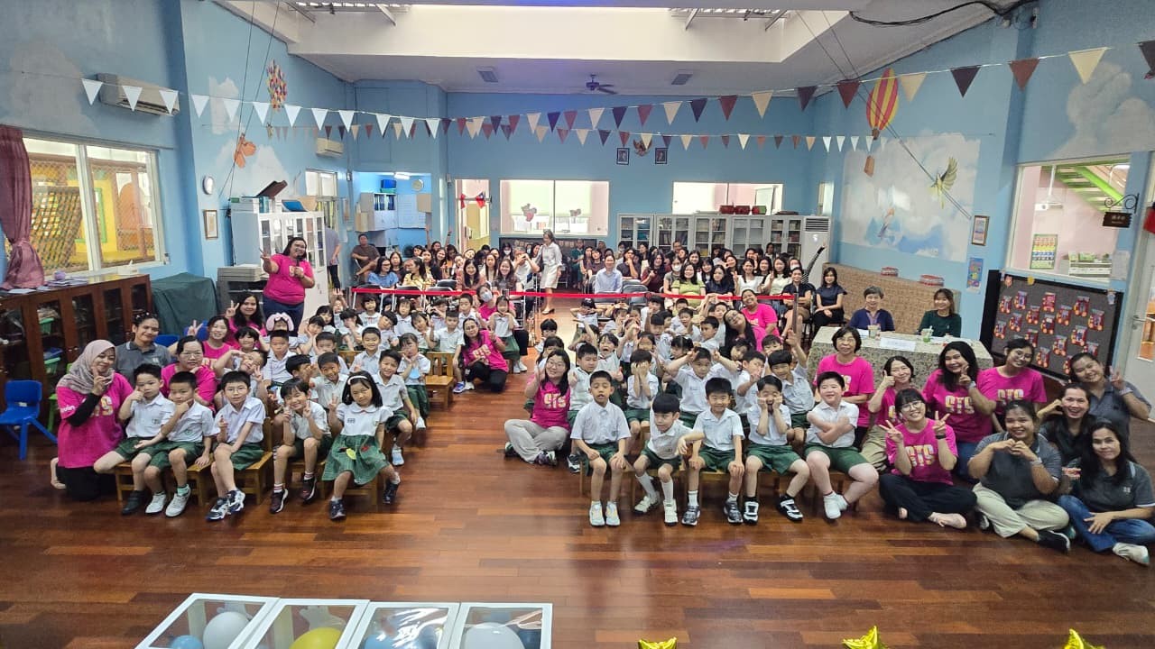 幼兒園家長踴躍出席，為幼童加油打氣。