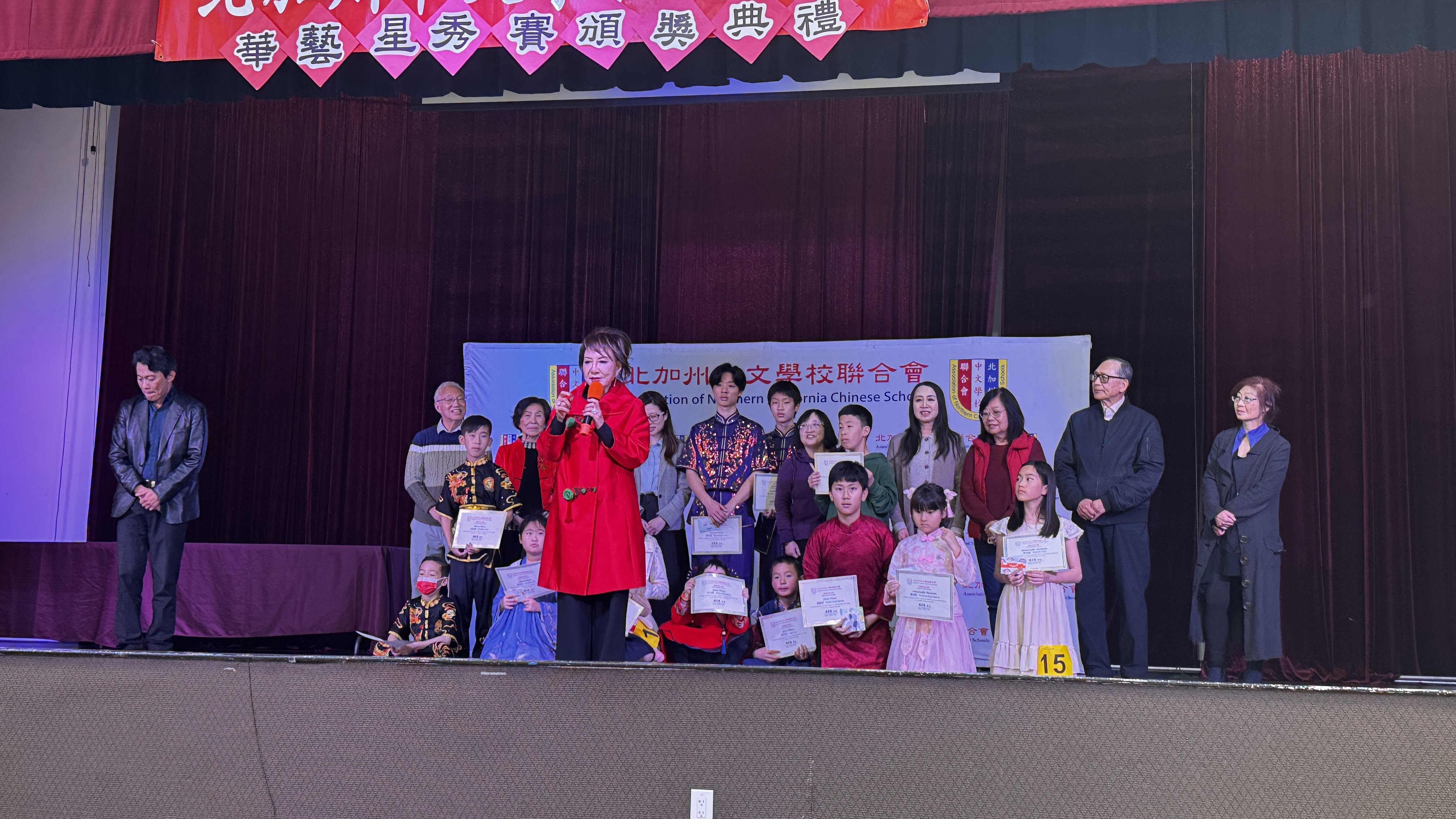 評審周濼女士 (華人社區電視及電台主持人) 講評