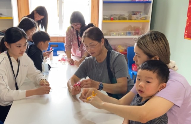 即使帶著孩子也忍不住體驗傳統繩結的魅力