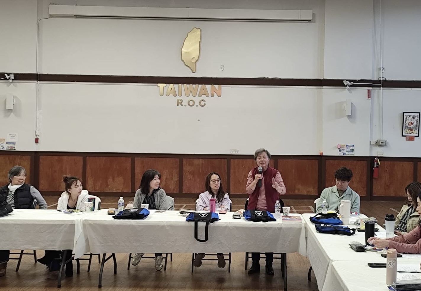 各校老師針對議題進行分享及討論