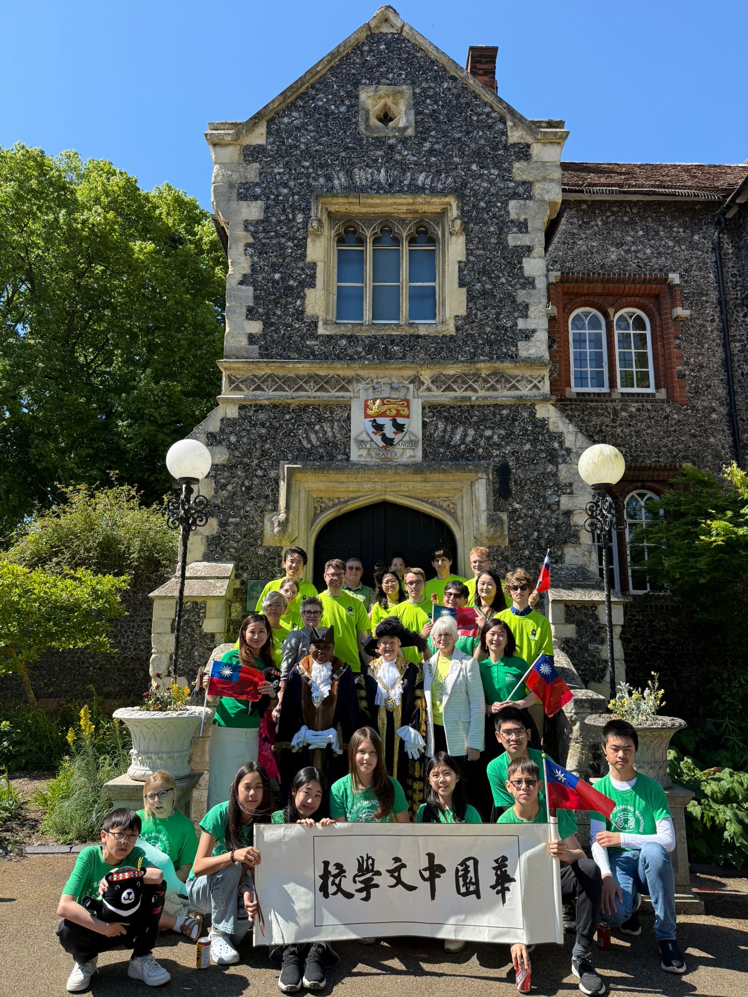 坎特伯雷市長、郡長及隨扈與參與學員大合照