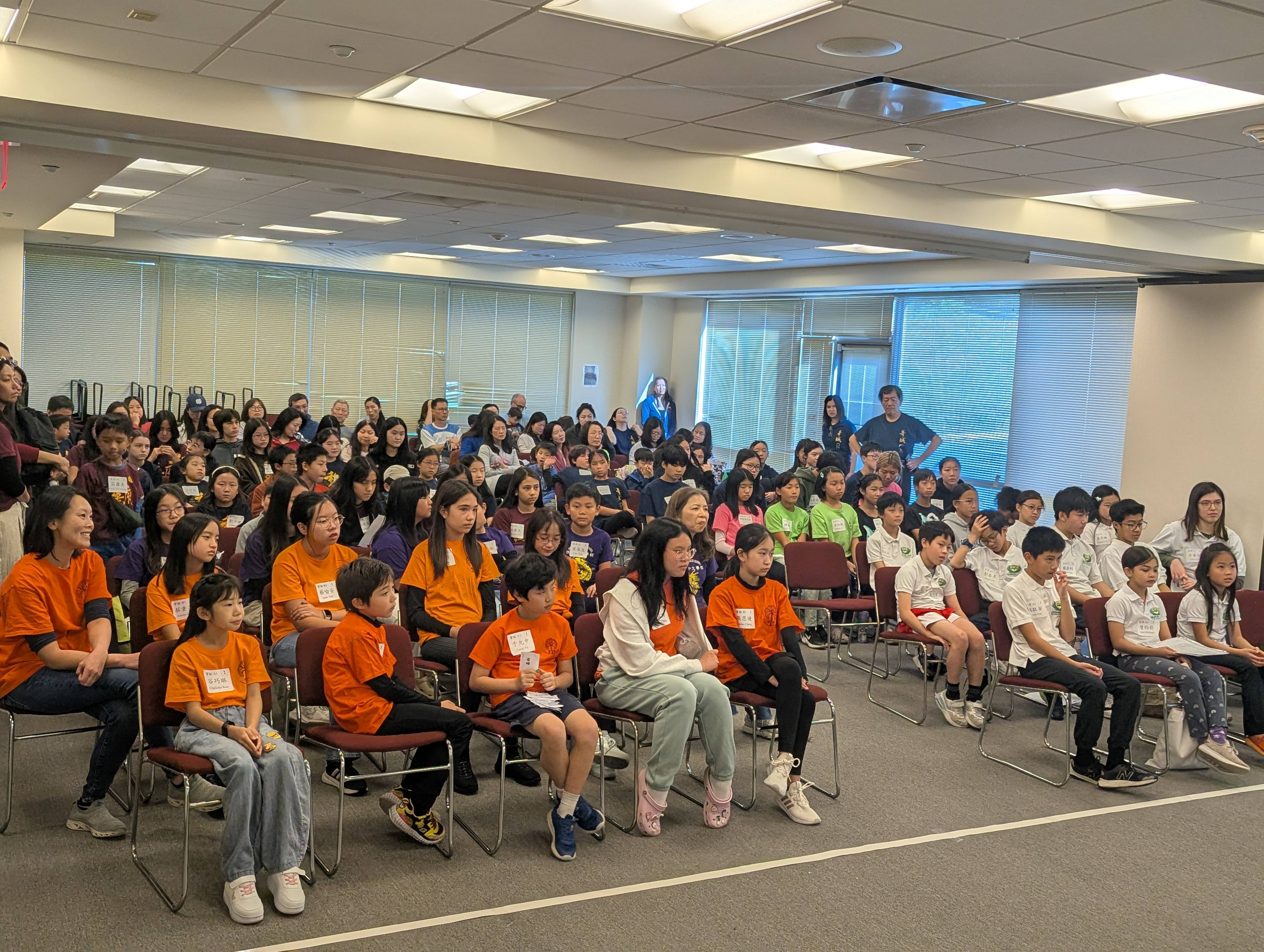 聚精會神了解比賽規則