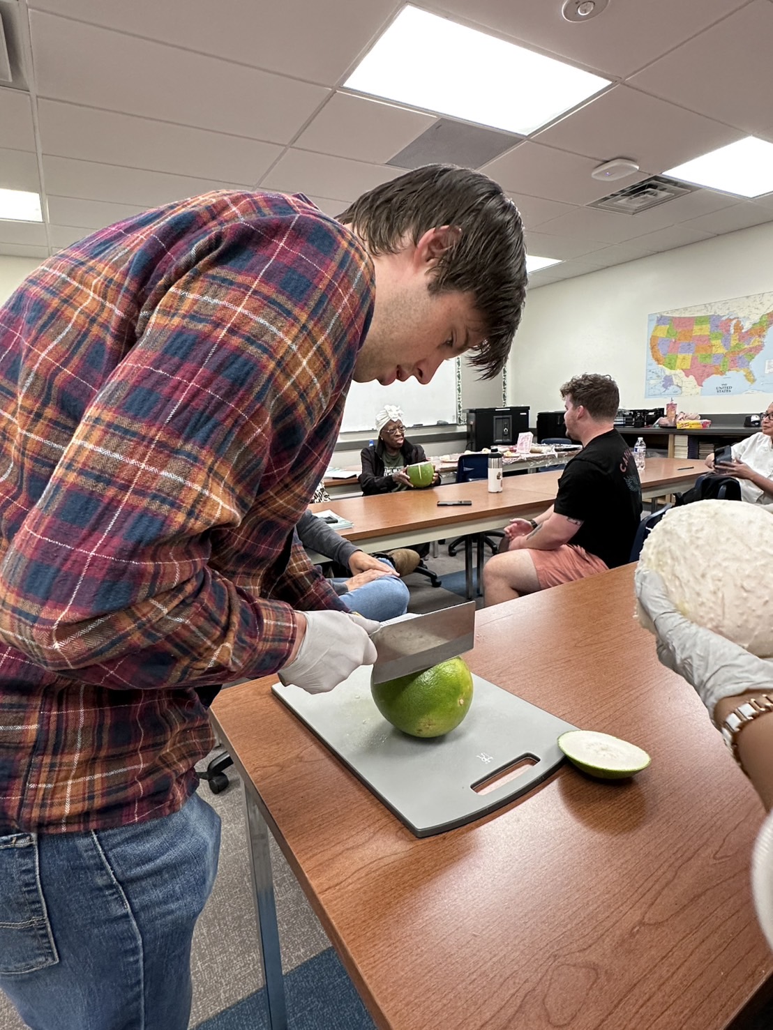 TCML同學切柚初體驗!