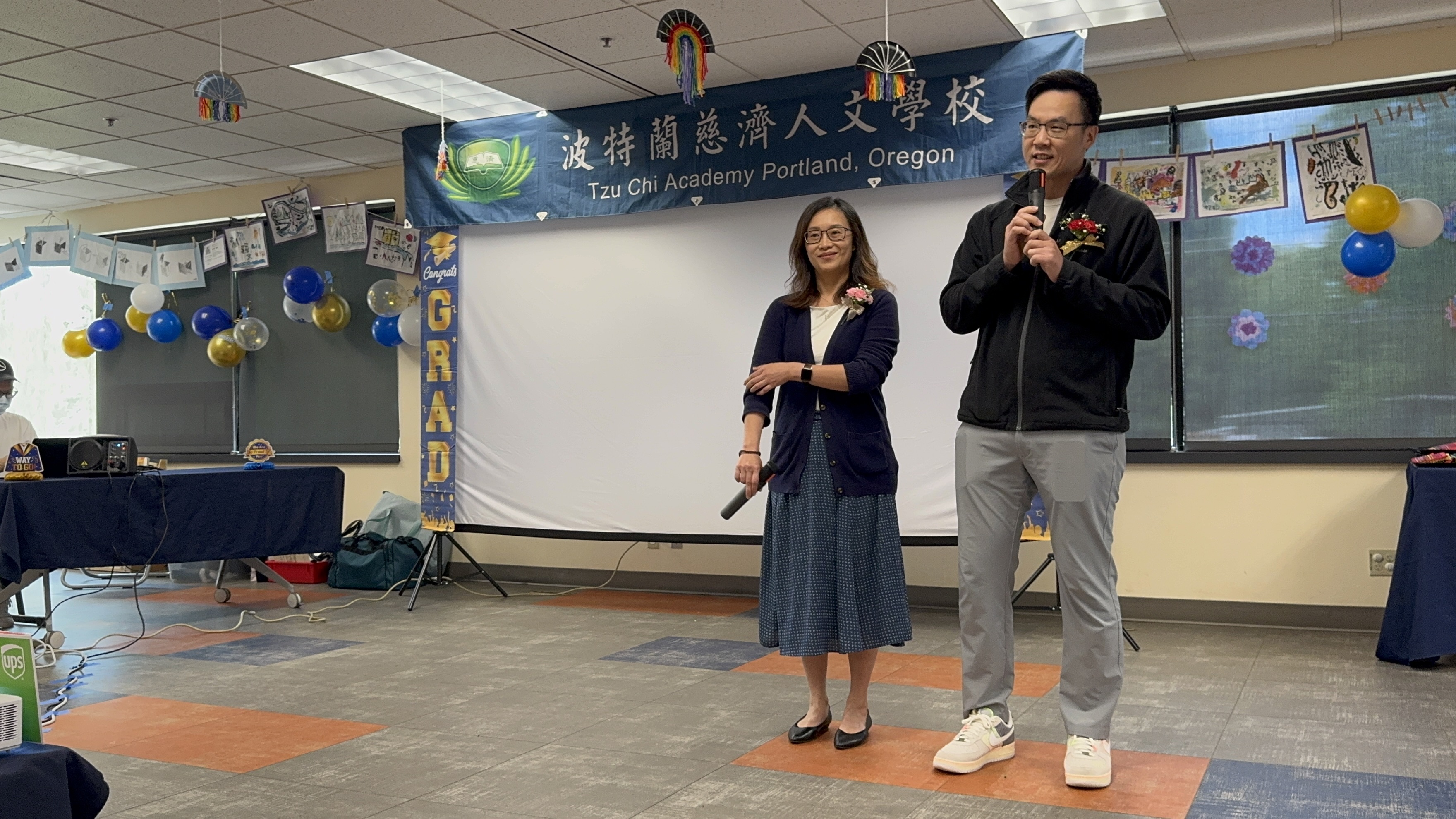 畢業生家長許晉睿和吳亭萱分享多年陪伴孩子學習中文的點滴心情