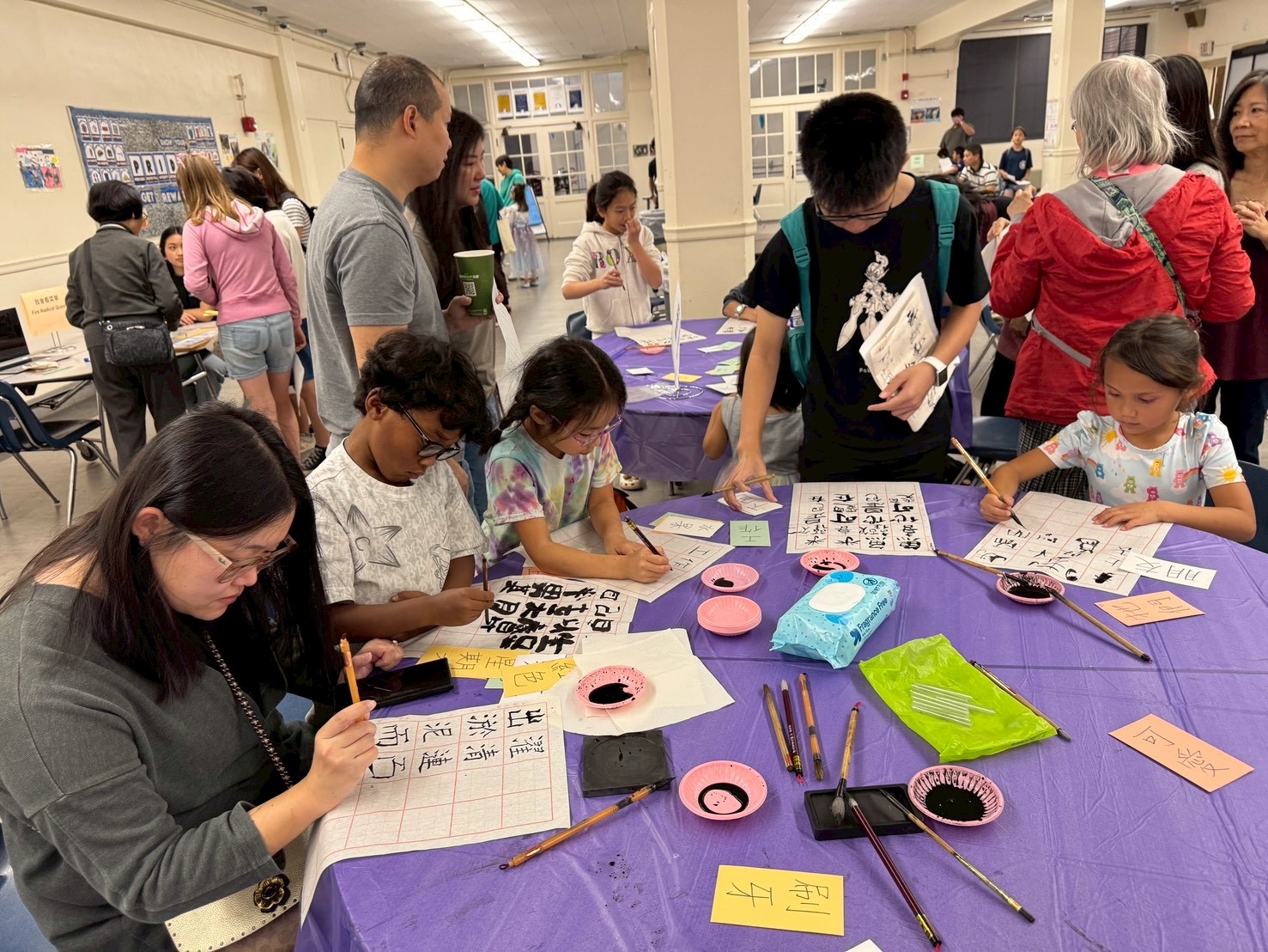 學生們集印章可以換獎品