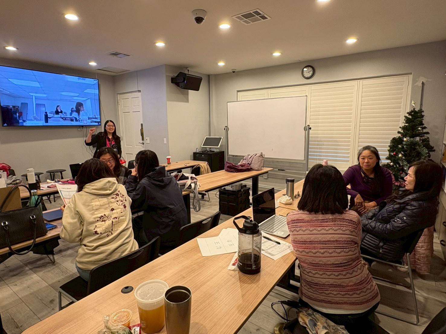 老師們在聖馬利諾中文學校參加培訓課程