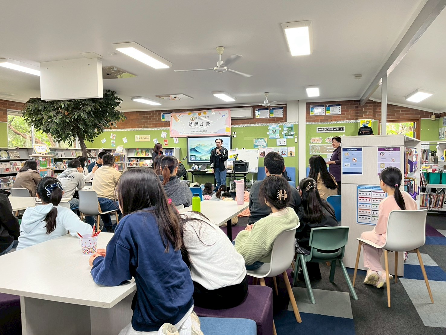5.TCML(台灣華語文學習中心）的寶家志勇於參加學校文化活動，每次都讓觀眾驚艷，才學一年多中文，即可以把陶淵明的「讀山海經」朗誦的有感情及流利。 