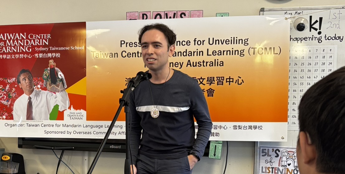 成人班二年級寶家志同學，才學完一年的華文，就可以用流利的中文分享他學習的過程和經驗，讓在座的貴賓驚訝不已。