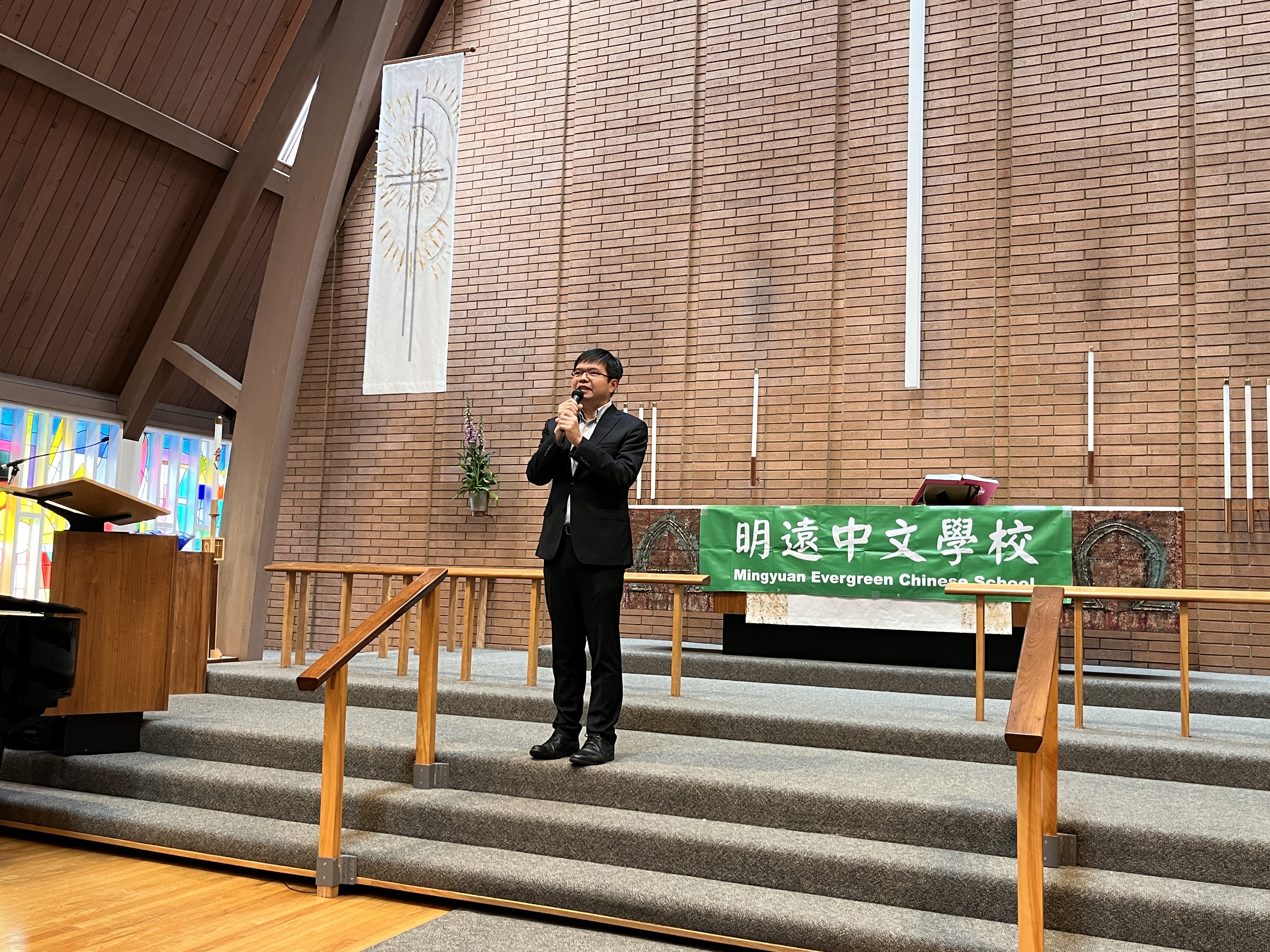 王主任到場勉勵學生持續學習華文