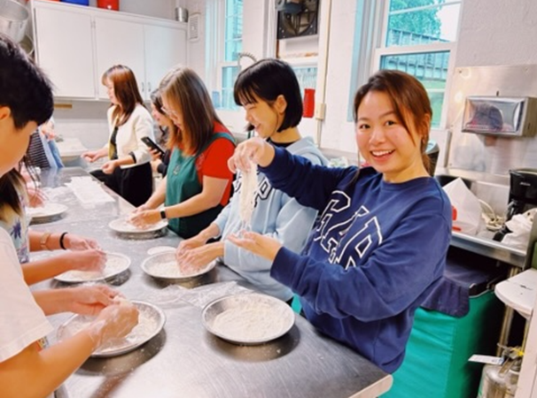 大納城中文學校重現龍鬚糖技藝1