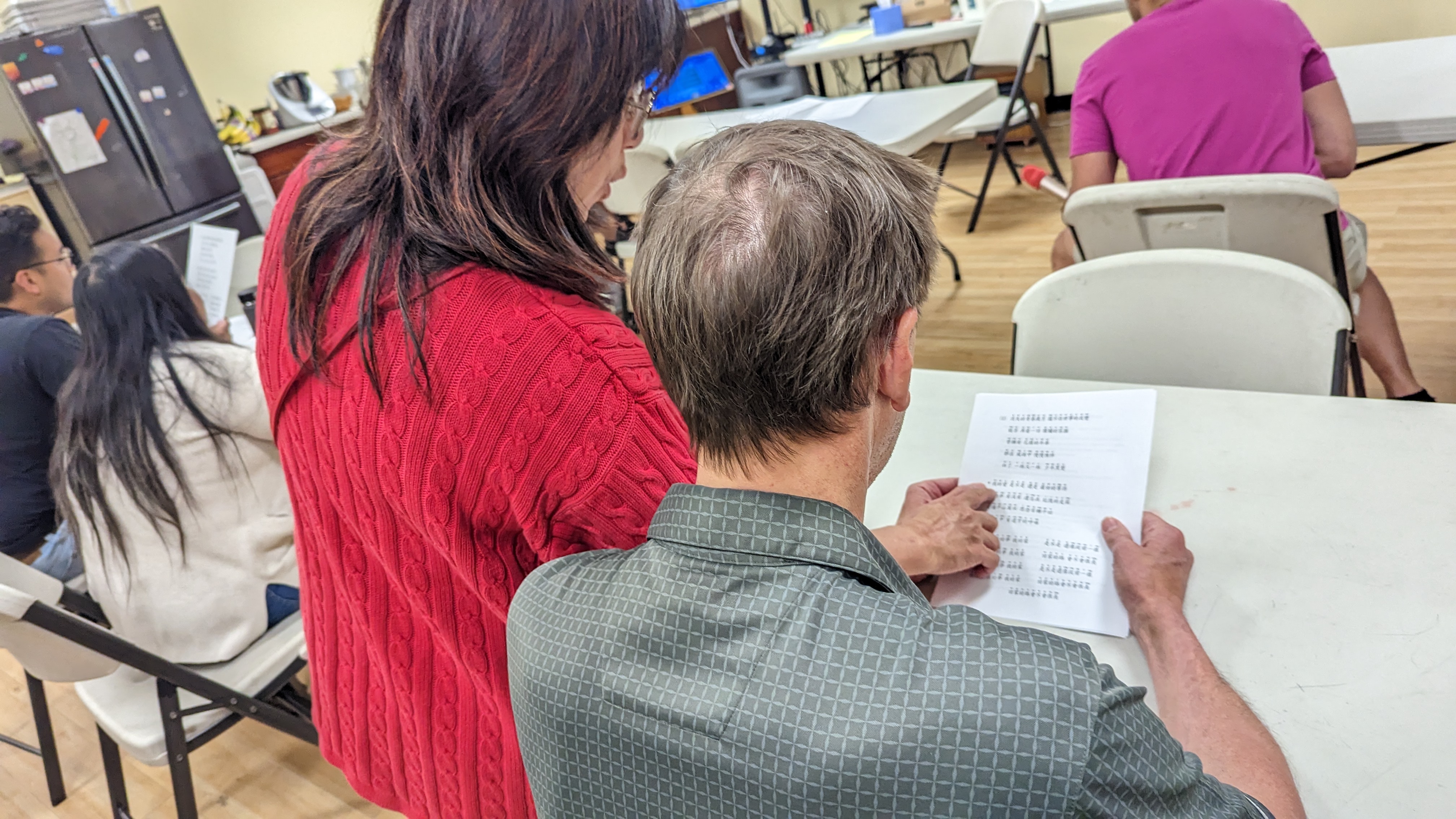                                    愛飛揚中文教唱課程：老師耐心指導、個別糾正發音。