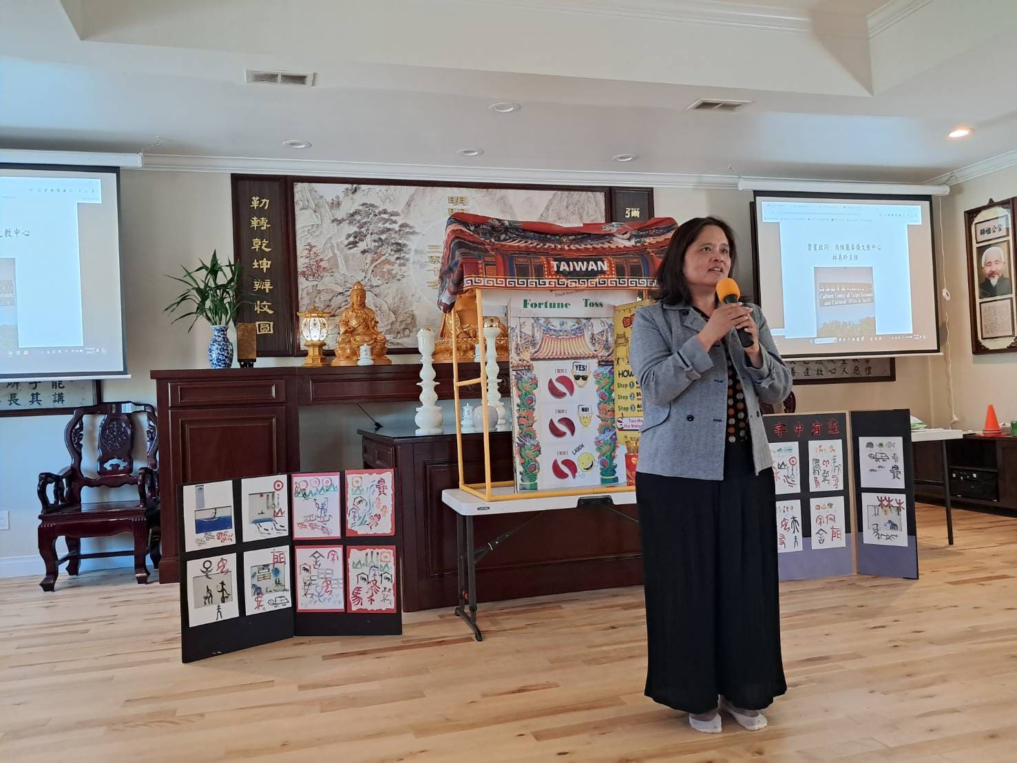 西雅圖僑教中心林美玲主任蒞臨學員成果展致詞