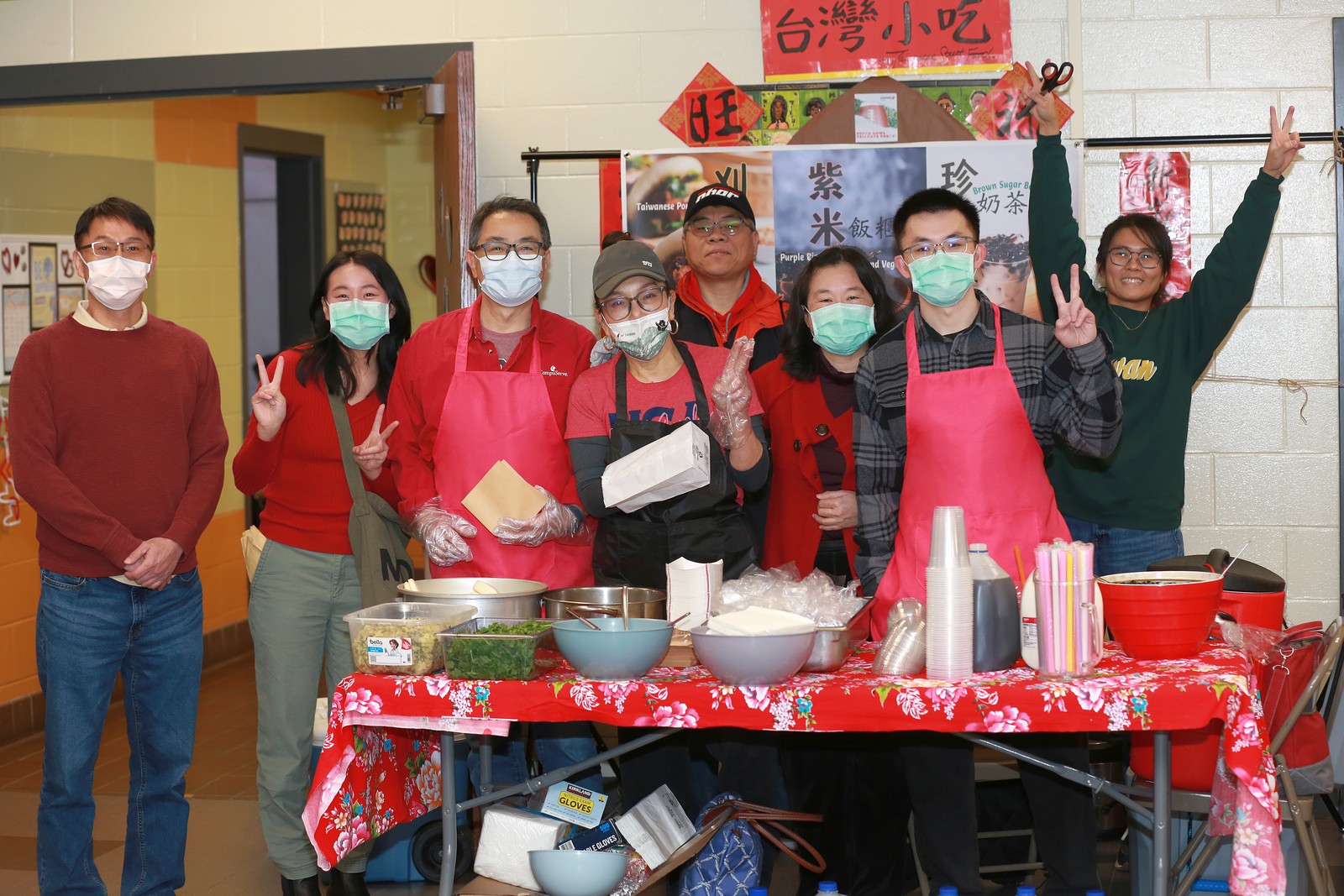 十九個攤位提供道地的台灣及亞洲美食小吃