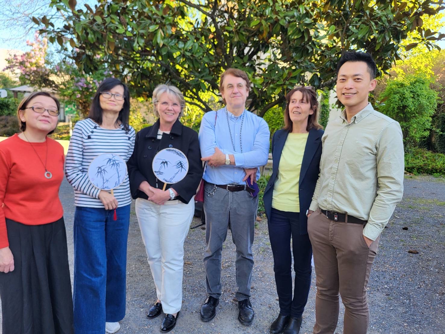 左至右：書硯林淑琳校長、王嫣文老師、Epin高中副校長、法國TCML 臺灣華語中心負責人、Epin高中校長、駐法代表處楊政衡秘書