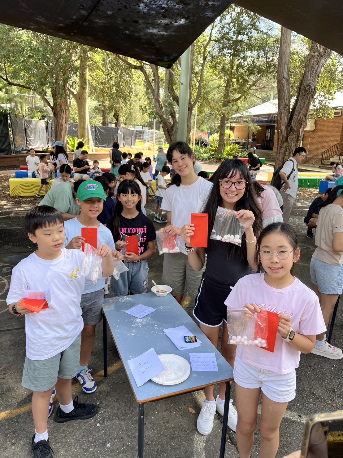 說吉祥話、拿紅包