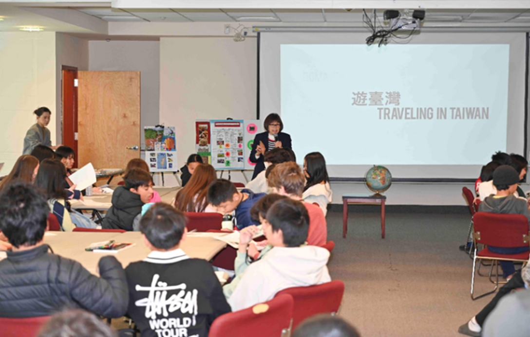 圖表4 吳玉琴老師講解臺灣風情