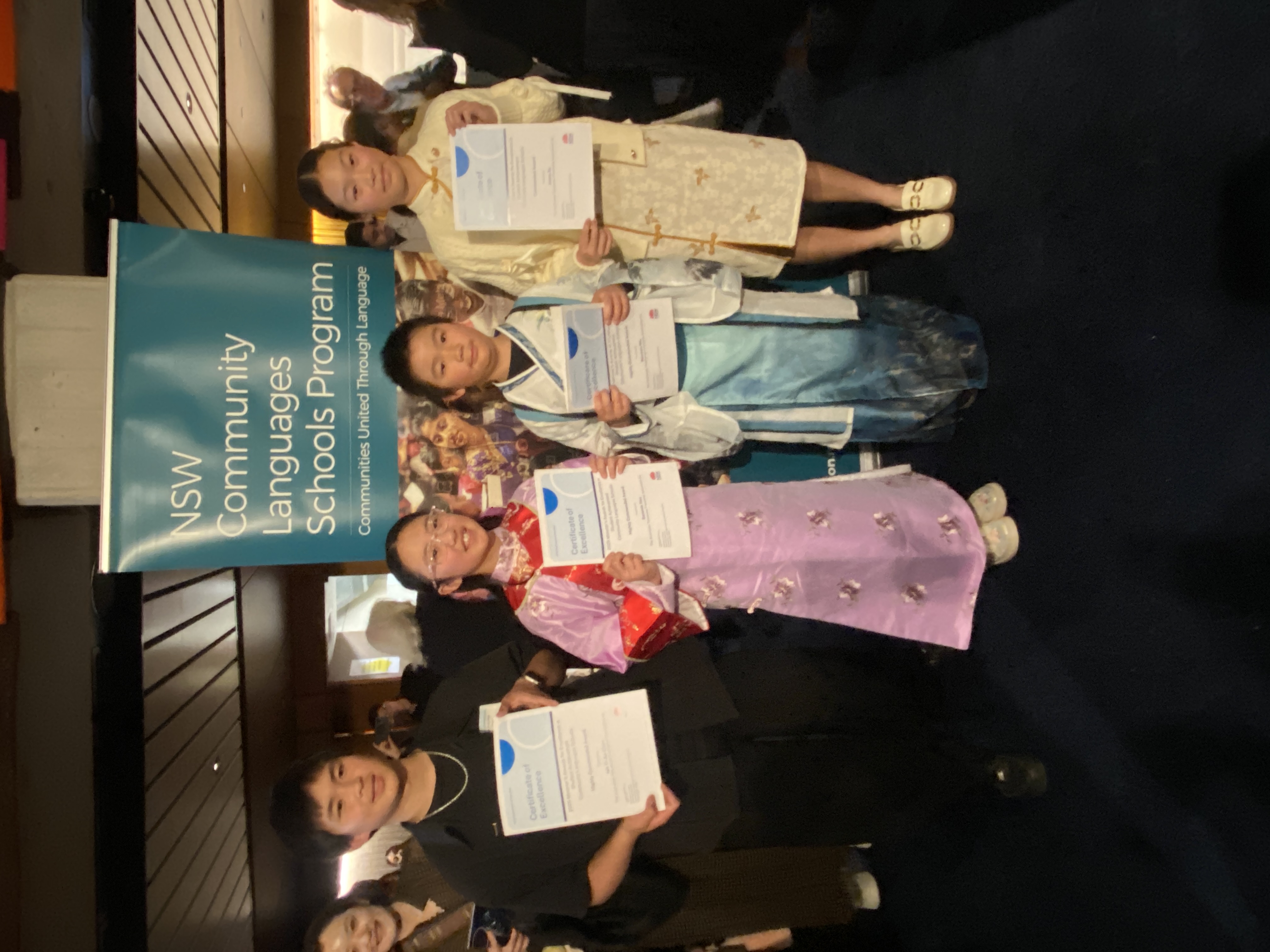 1. 四位同學, 左一陳奕安,  許貝慈, 牛本文,  蘇晏儀皆出席盛會, 接受「學生成就卓越部長獎」（Minister’s Award for Excellence in Student Achievement）之頒獎.