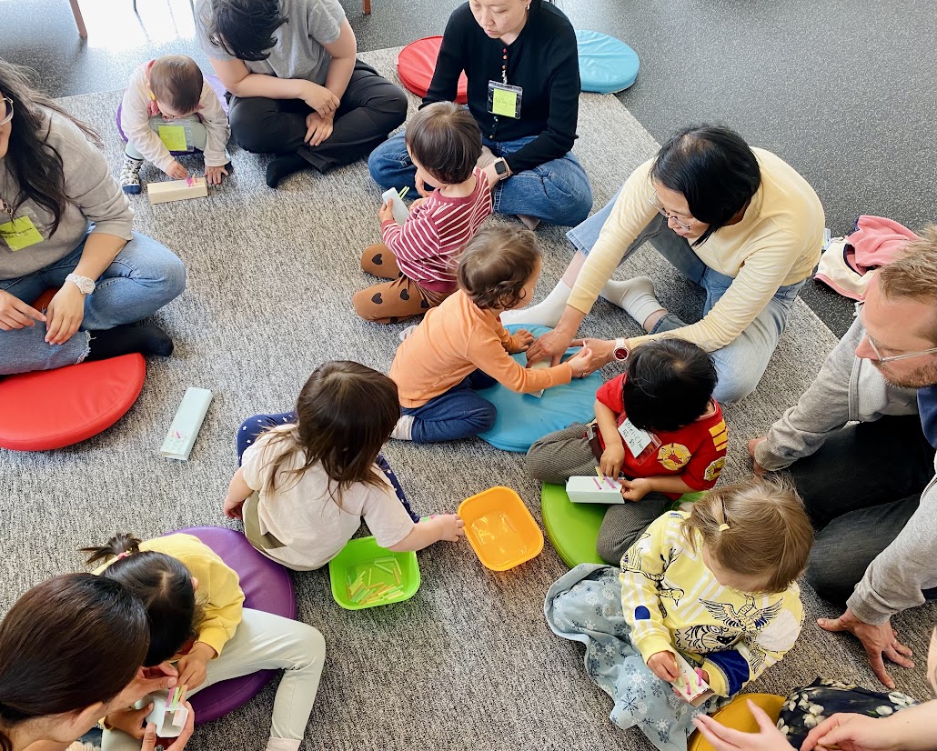 幼兒們製作自己的牙刷