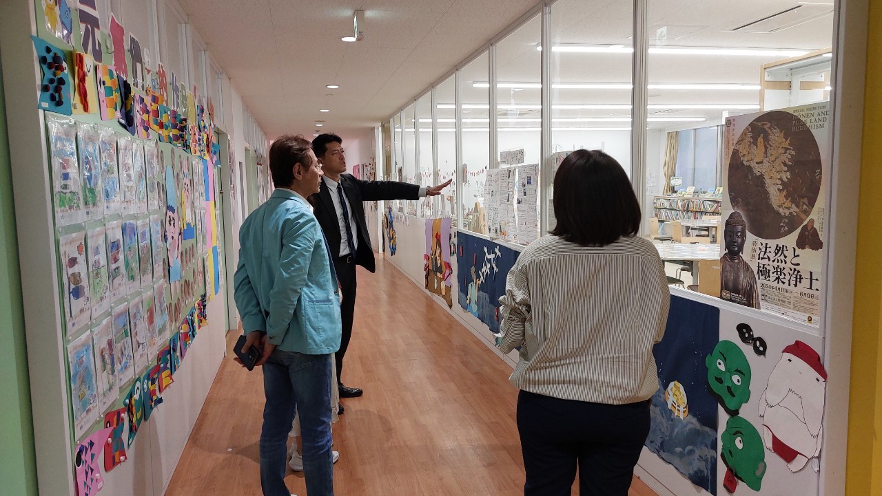 評量人員參觀本校設施