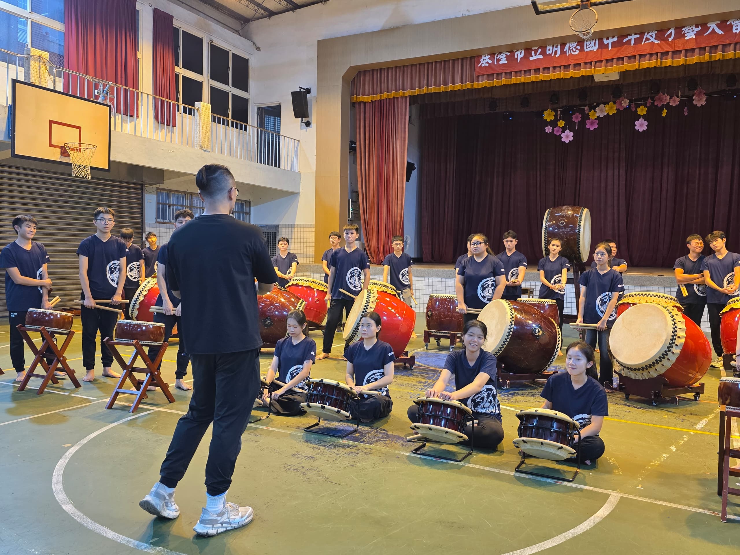 交流環節結束後，與明德戰鼓隊成員，一同共進晚餐。