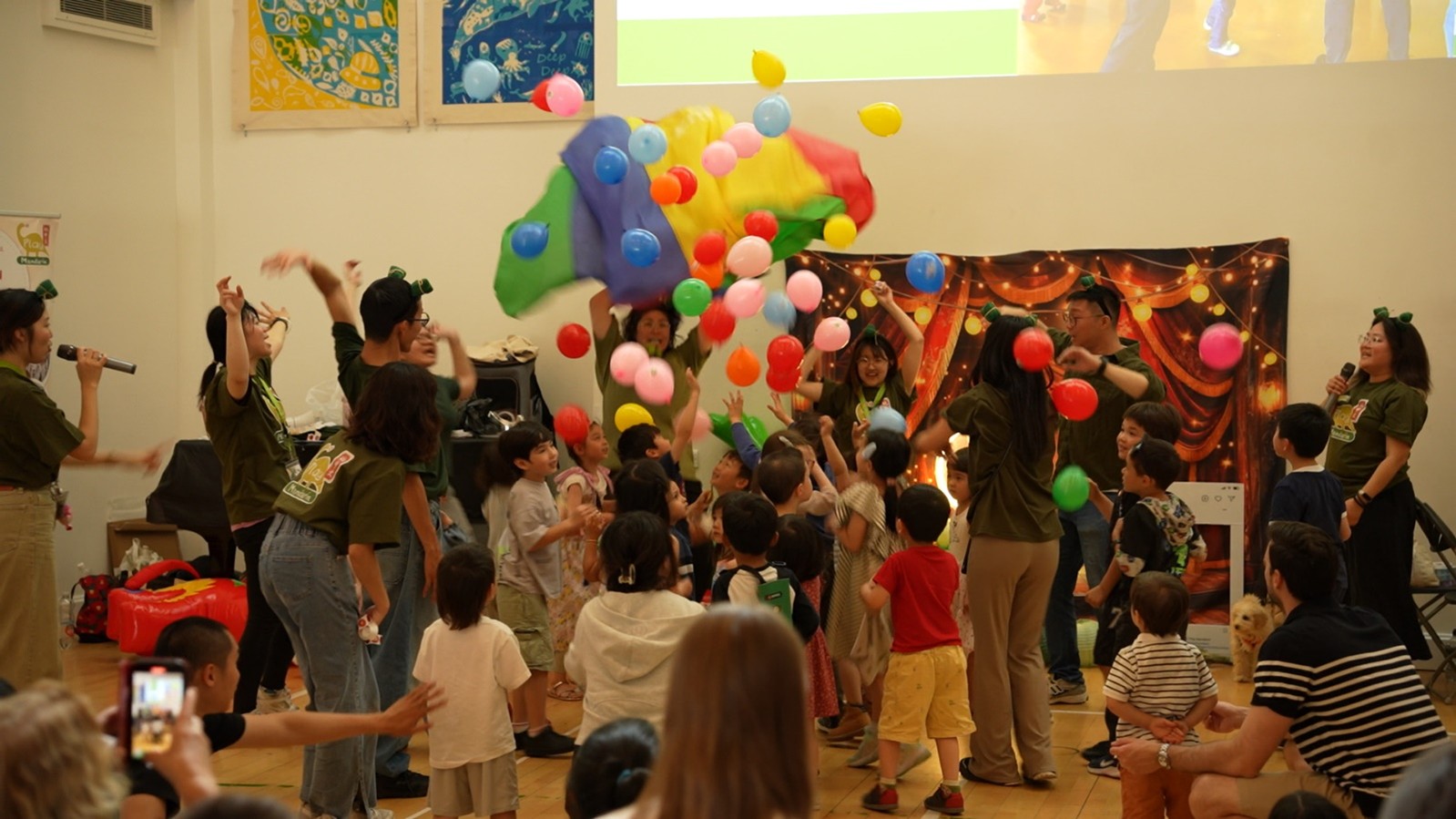 倫敦端午節親子嘉年華圓滿落幕，大小朋友齊聚一堂，與陳世池組長合影，共同見證文化傳承與TCML成人部啟動的感動時刻。