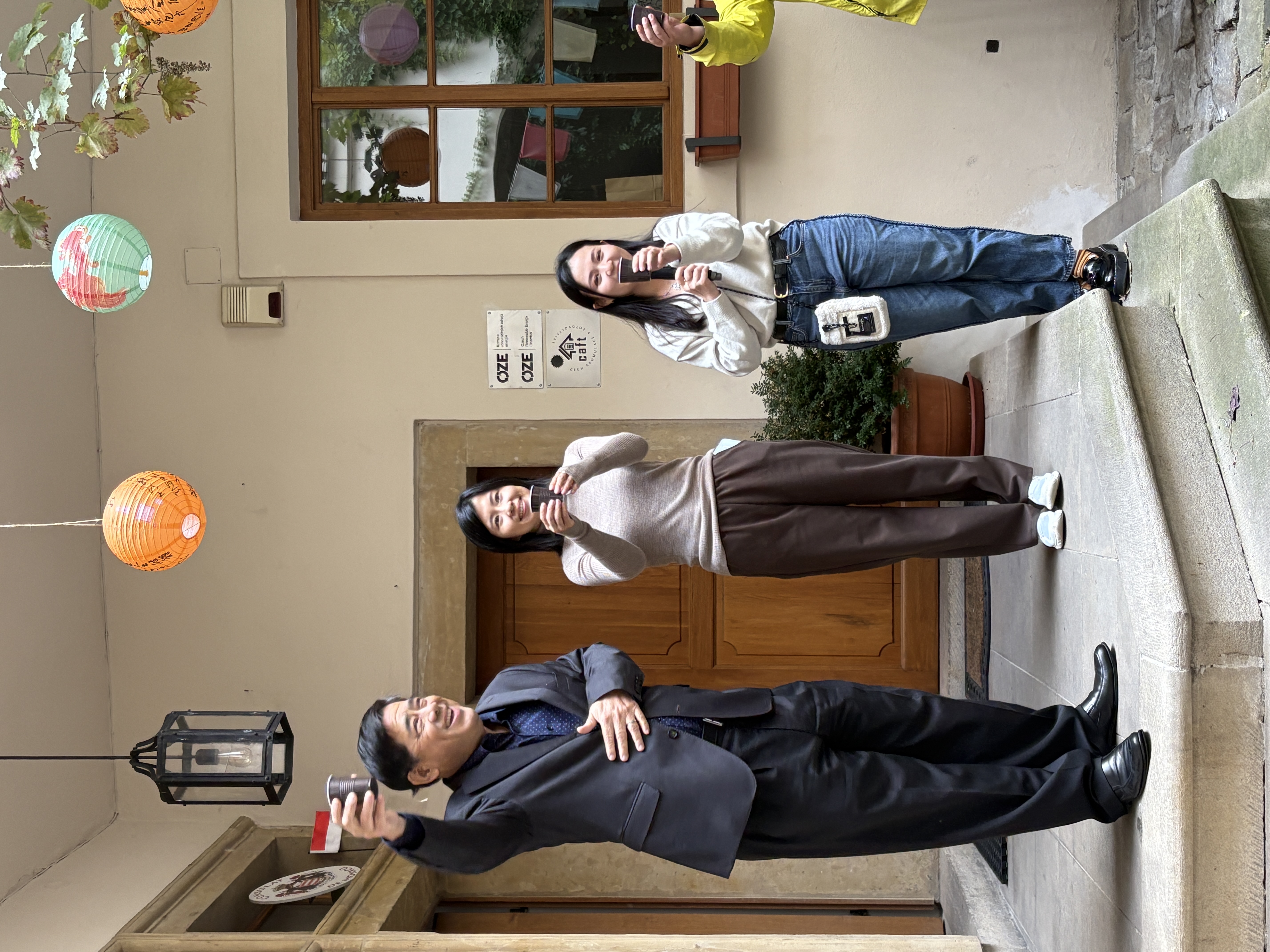 以茶代酒，舉杯歡慶中秋