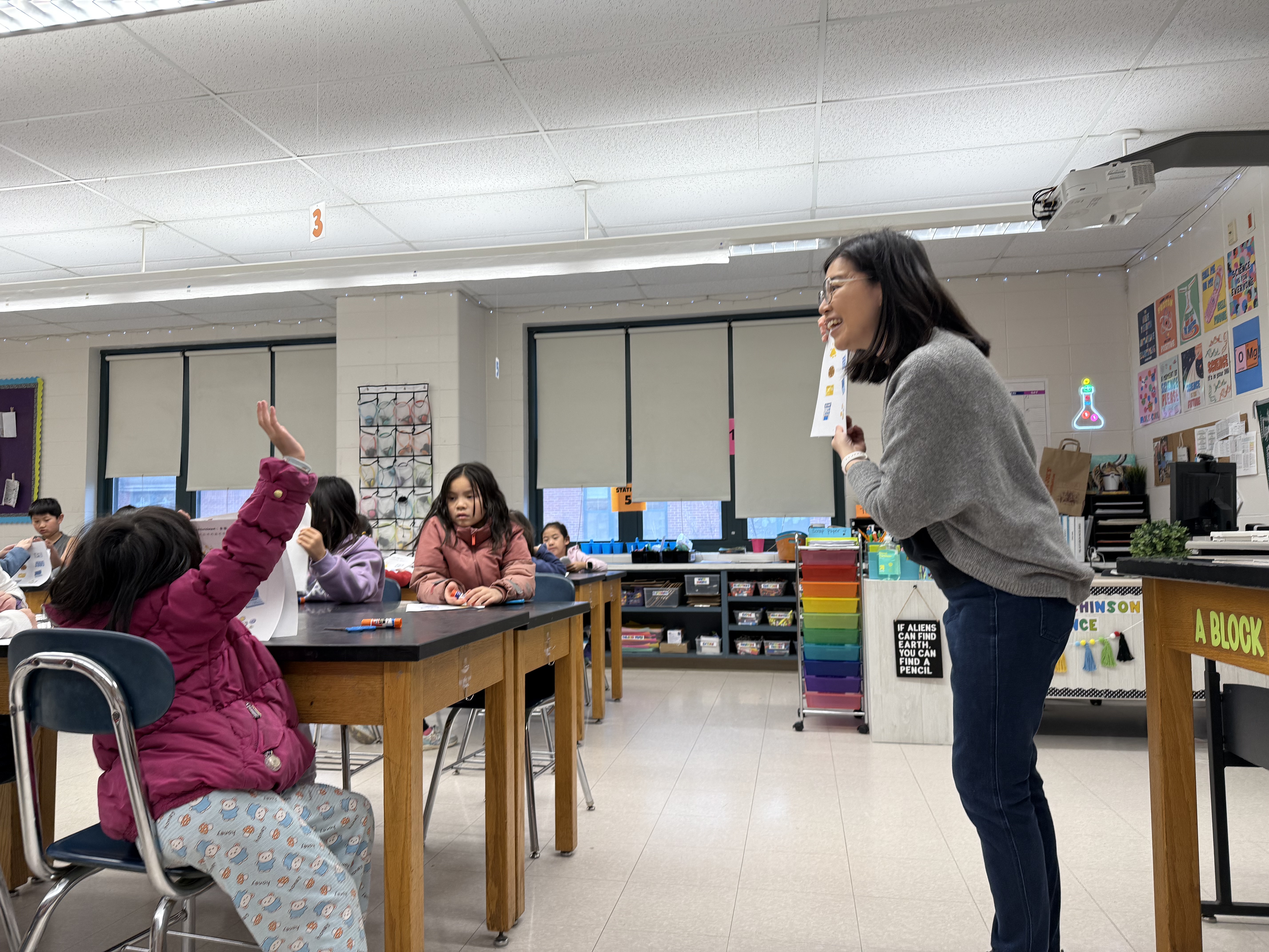 孩子們舉手發表自己的想法
