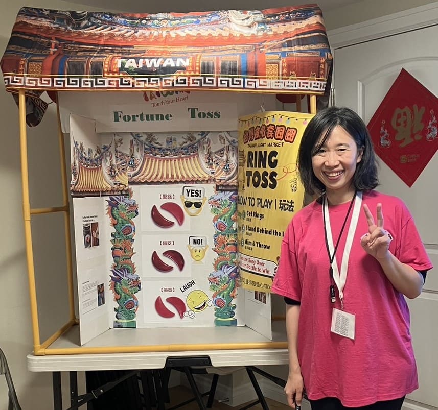 台灣廟會文化-搏杯(執筊)和套圈圈遊戲