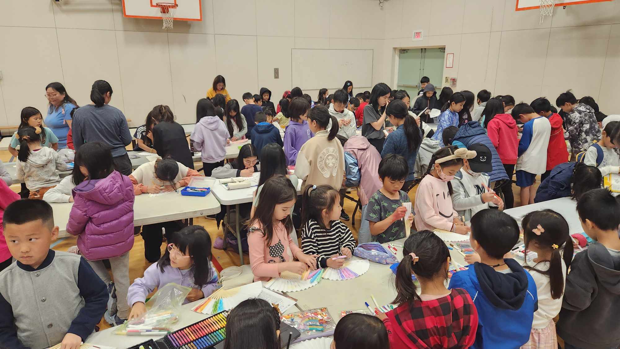 「彩繪絹扇」活動之二